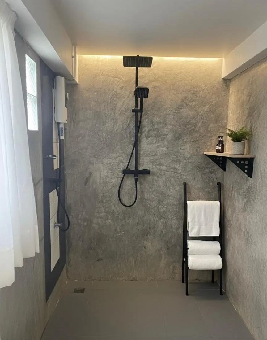 Shower in 3 Laan House