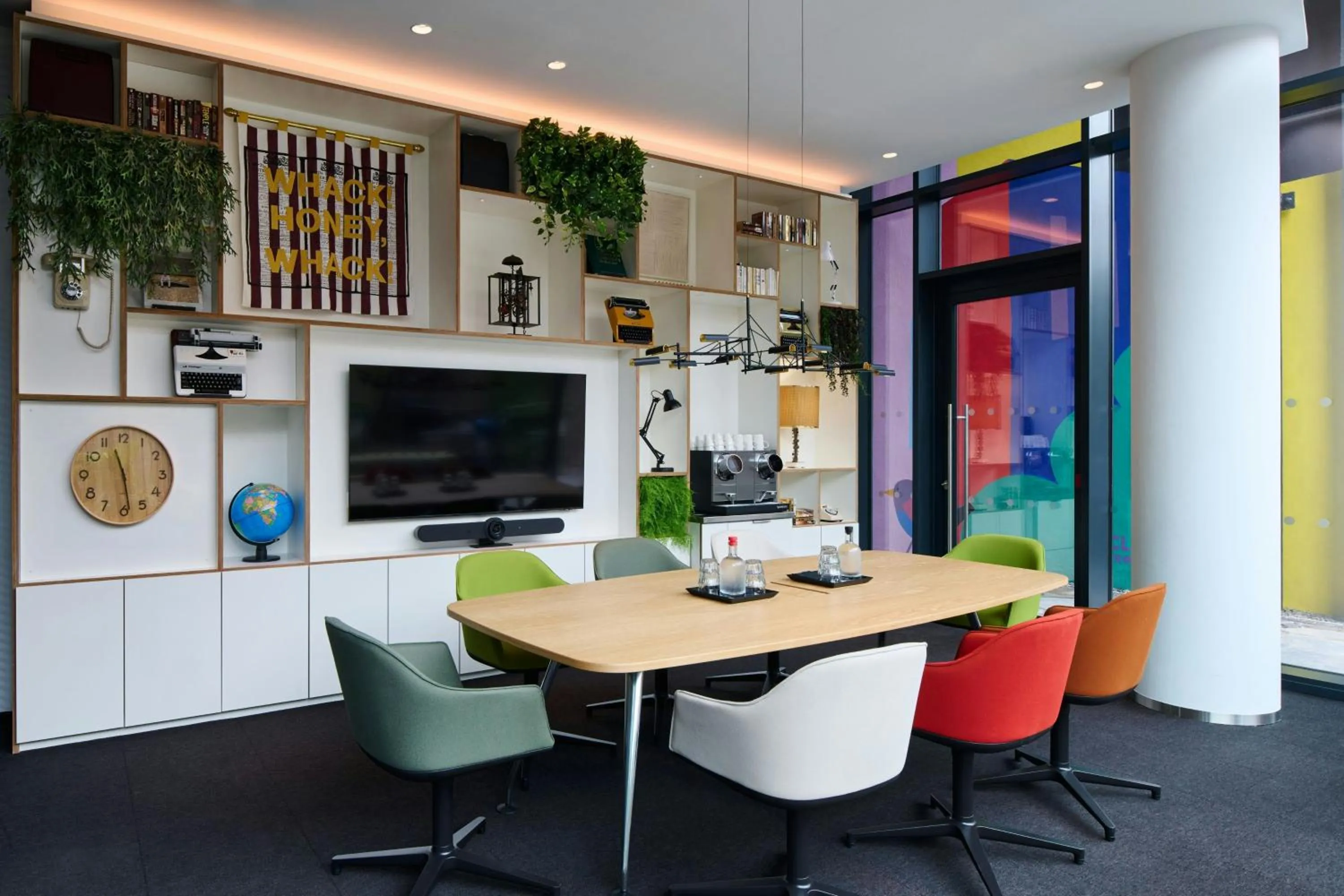 Meeting/conference room in citizenM Dublin St Patrick's