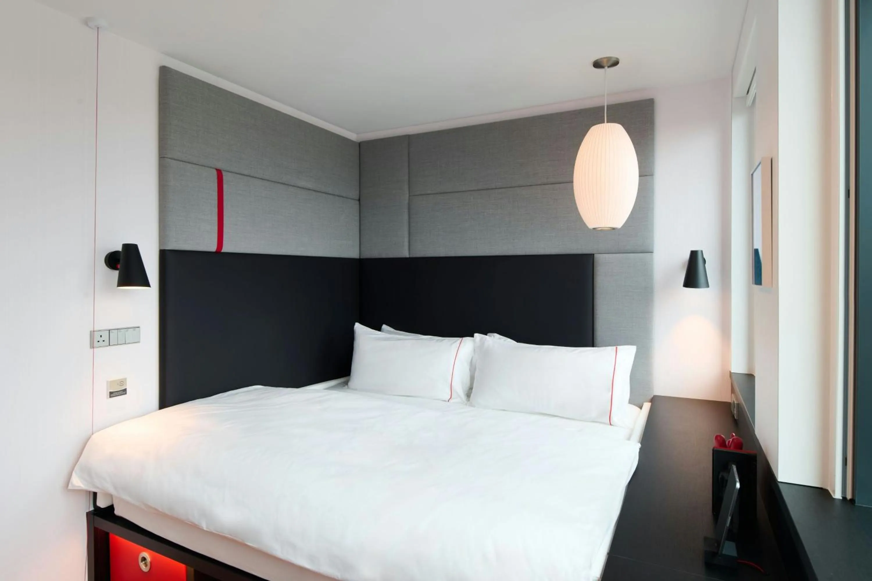 Bedroom, Bed in citizenM Dublin St Patrick's