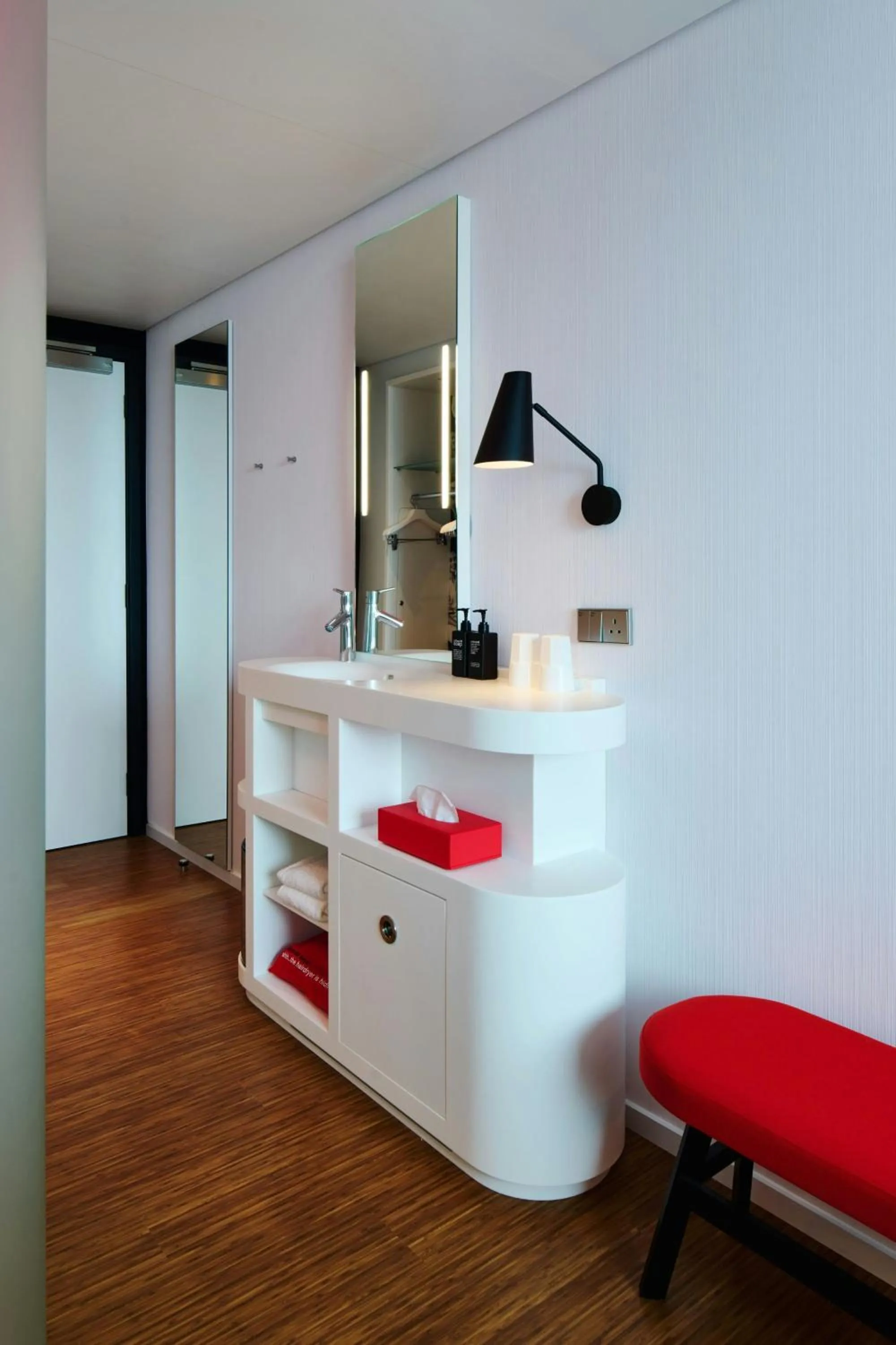 Bedroom in citizenM Dublin St Patrick's