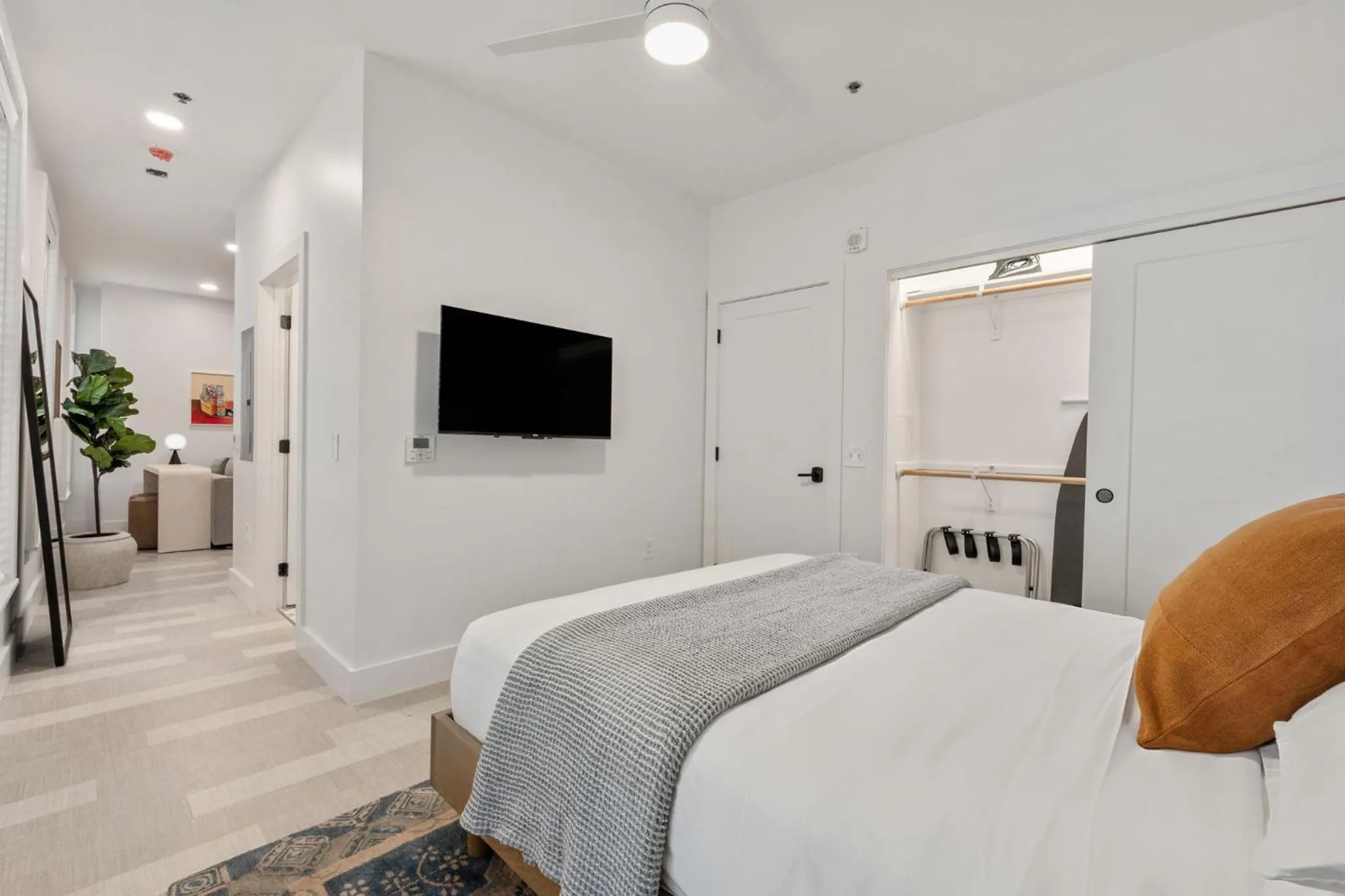 TV and multimedia, Bed in The Continental, powered by Placemakr - Downtown - Market Square