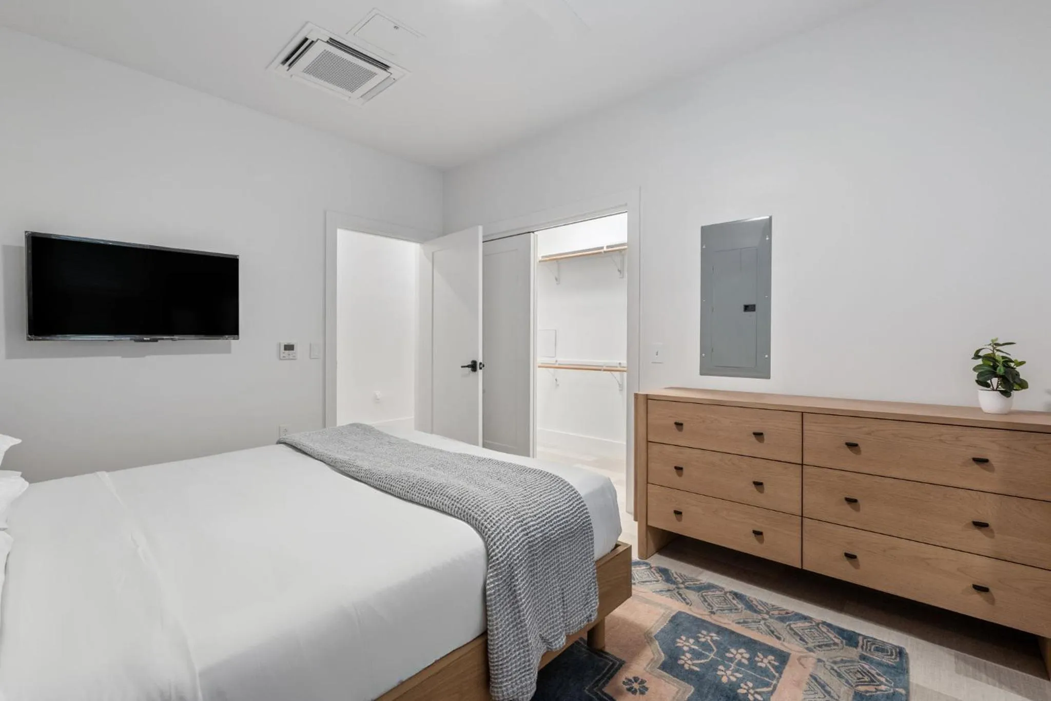 Bed in The Continental, powered by Placemakr - Downtown - Market Square