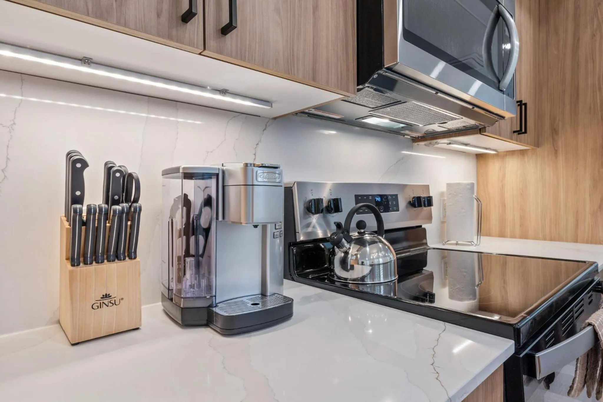 Coffee/tea facilities in The Continental, powered by Placemakr - Downtown - Market Square