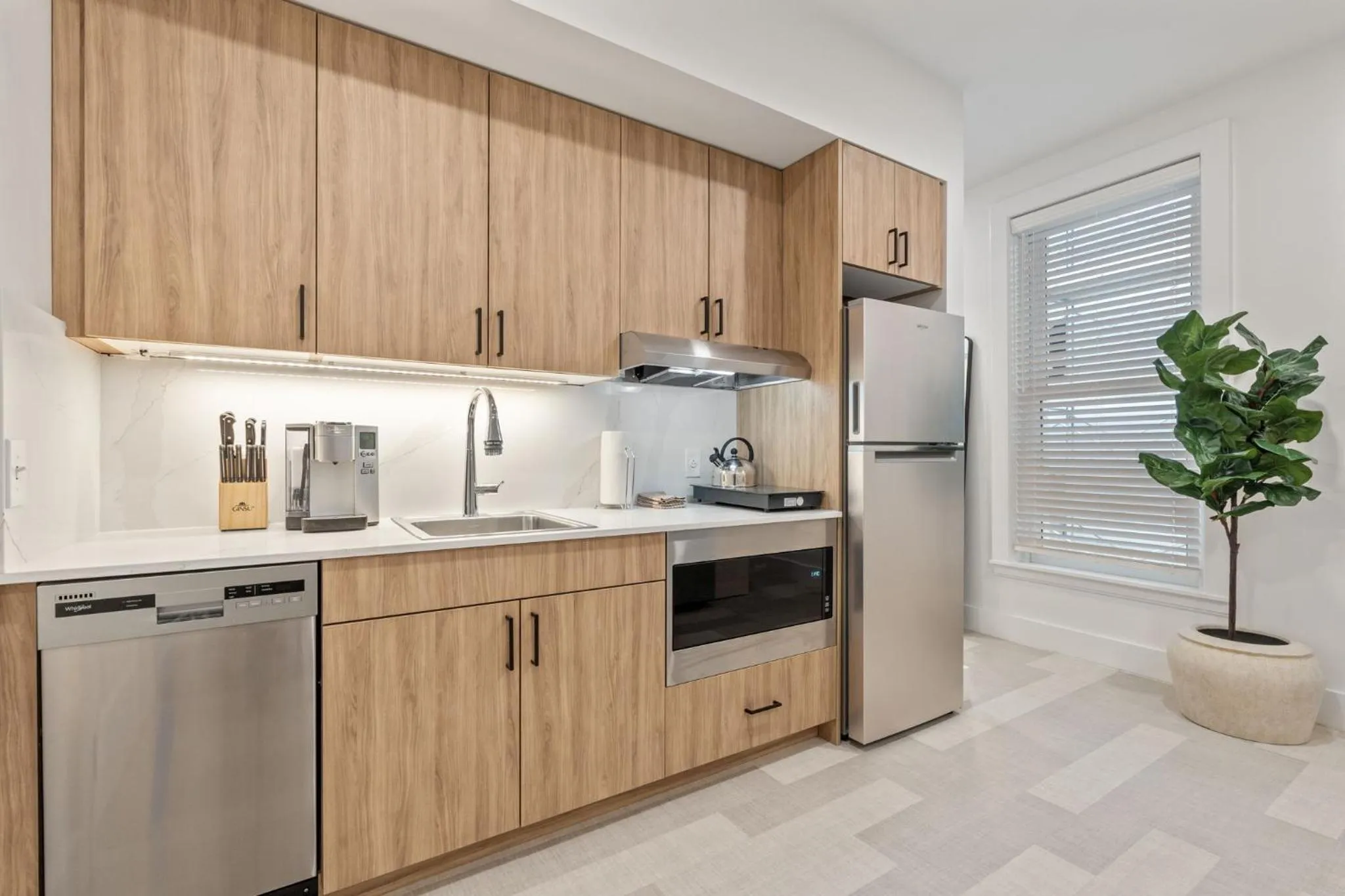 Kitchen or kitchenette in The Continental, powered by Placemakr - Downtown - Market Square