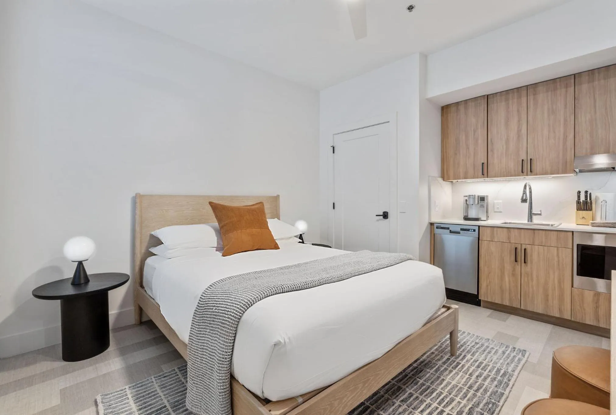 Bedroom, Bed in The Continental, powered by Placemakr - Downtown - Market Square