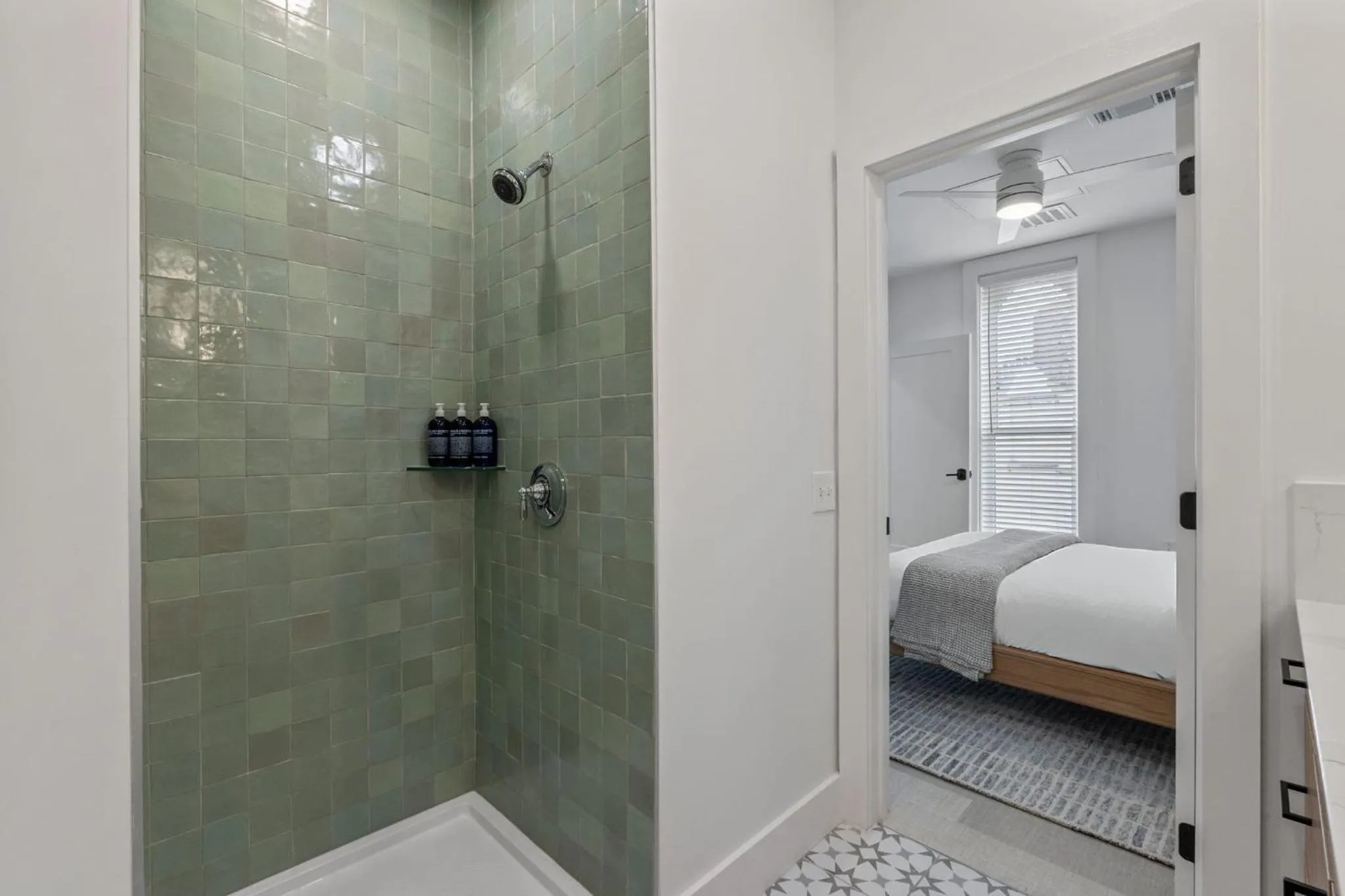 Bathroom, Bed in The Continental, powered by Placemakr - Downtown - Market Square