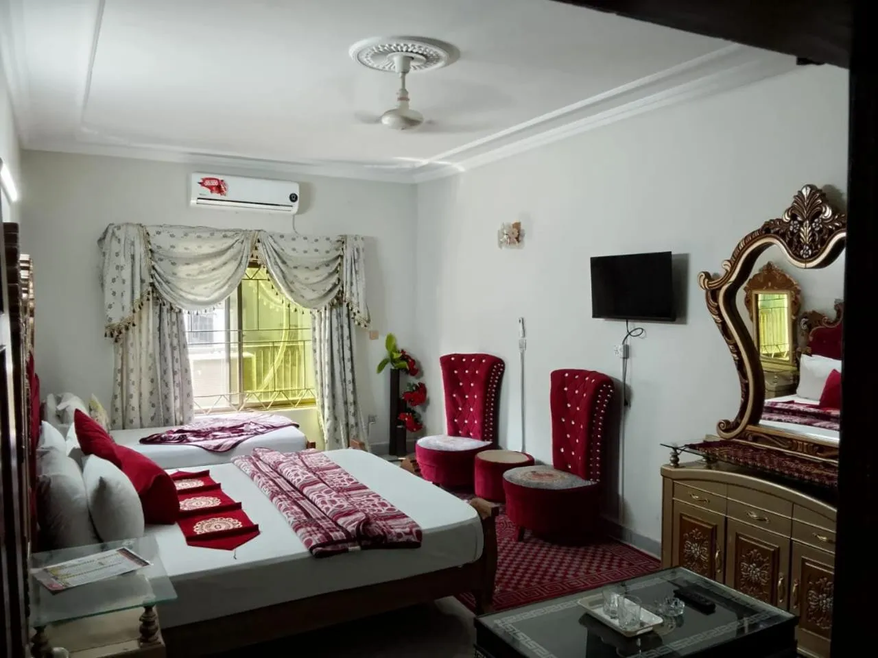 Bed in Neelum Guest House