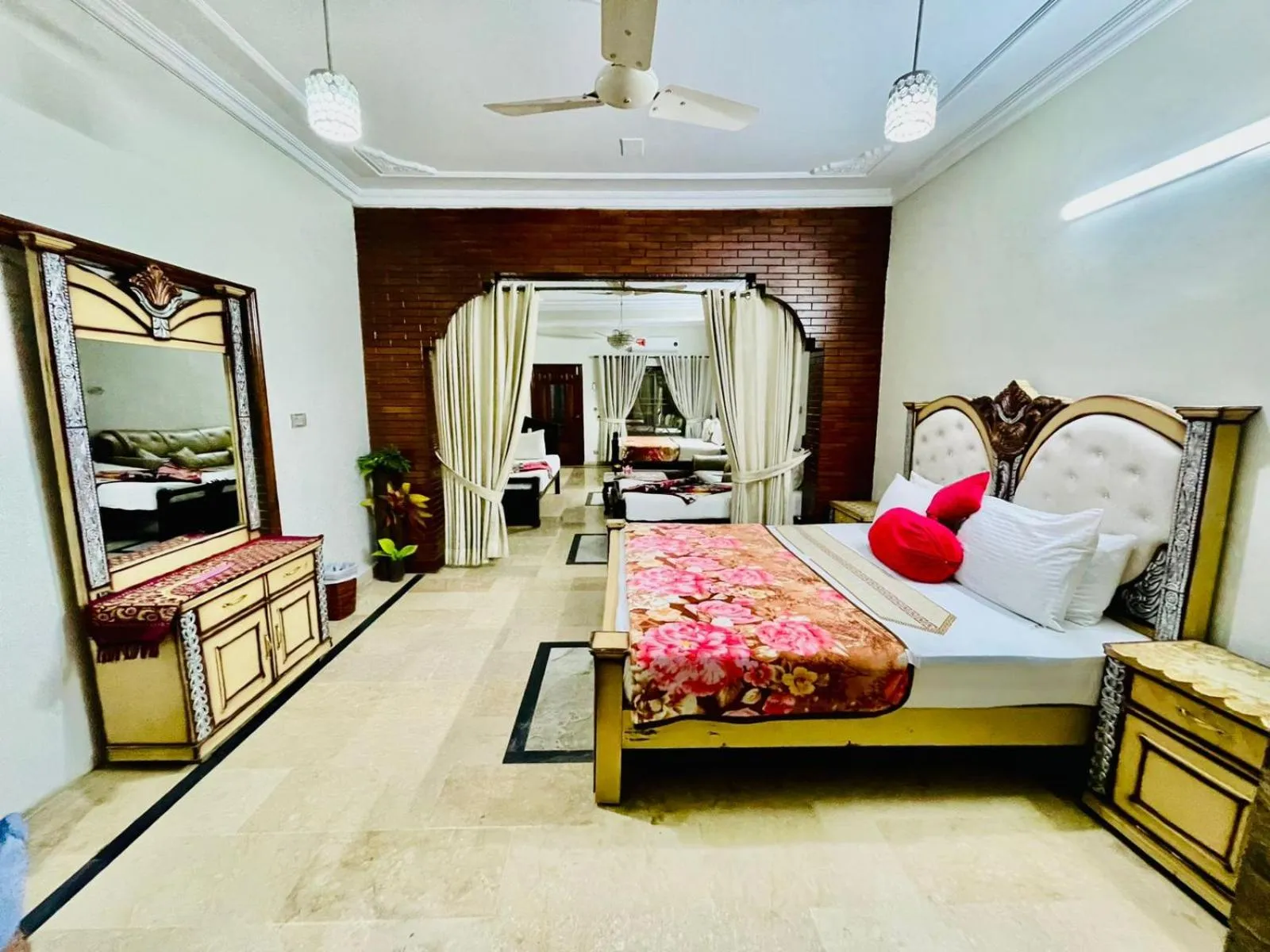 Bed in Neelum Guest House