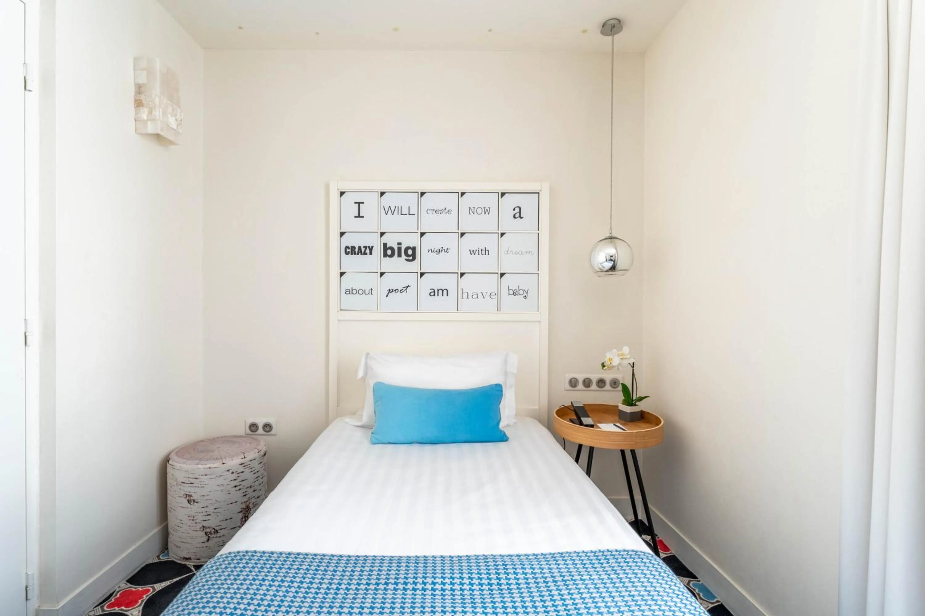 Bedroom, Bed in Hotel Joke - Astotel