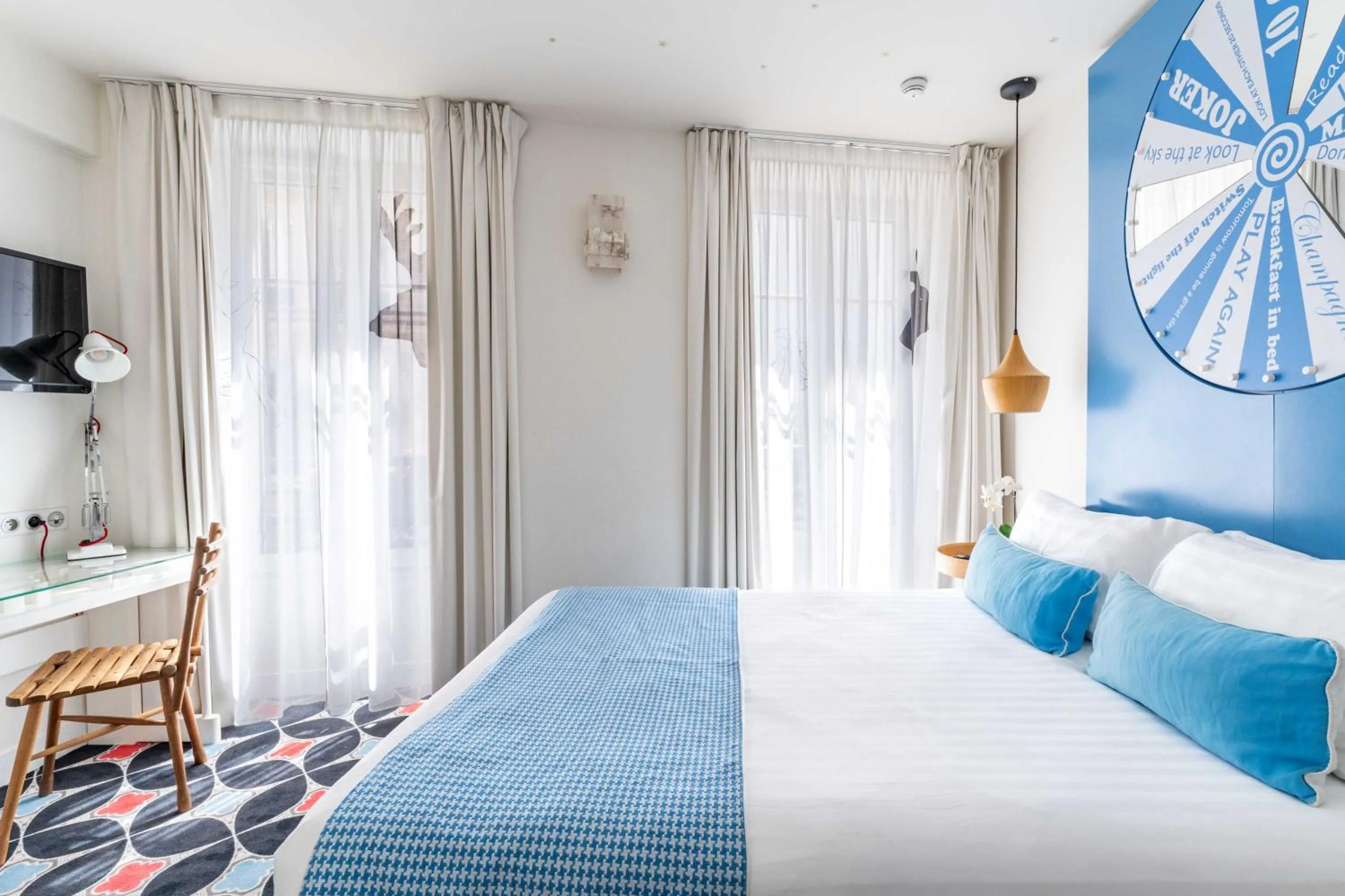 Bedroom, Bed in Hotel Joke - Astotel