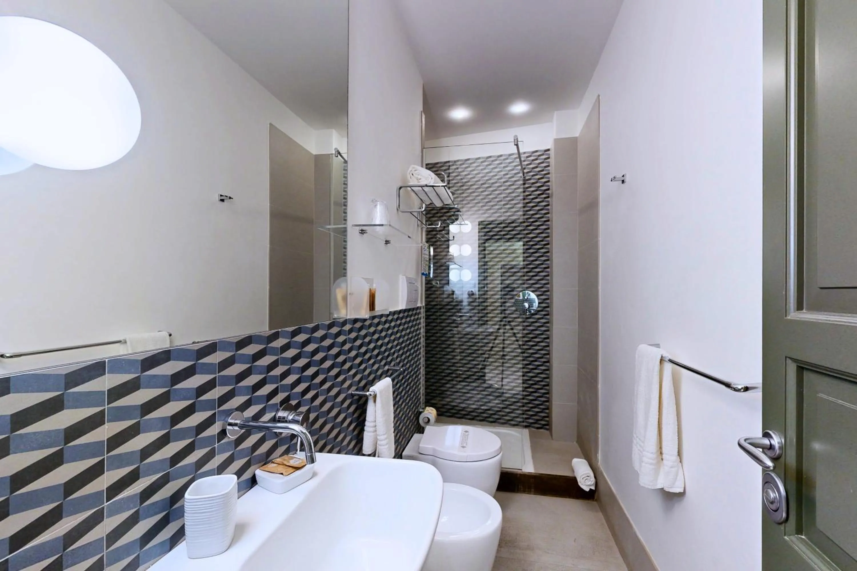 Shower in Aegusa Hotel