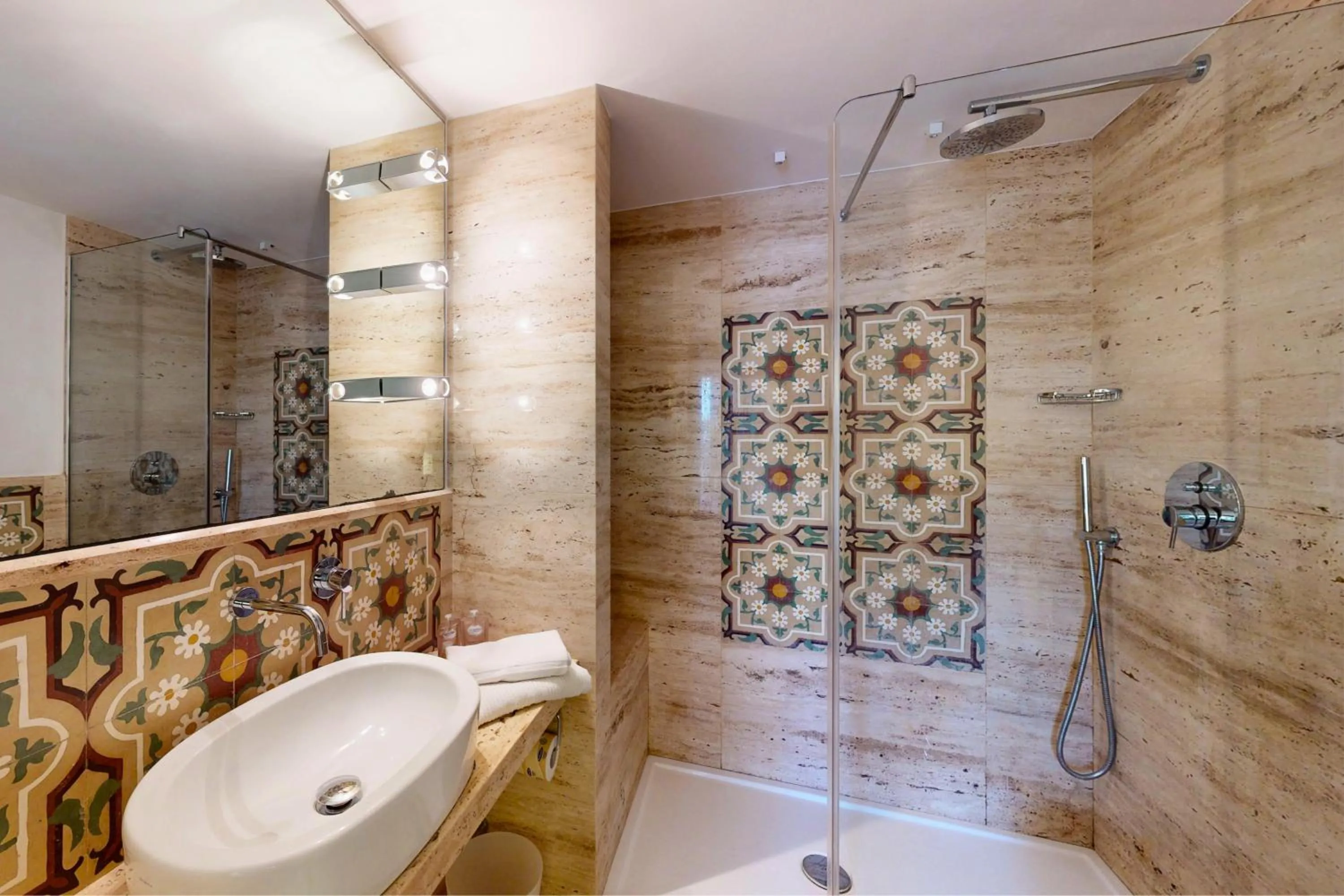 Shower in Aegusa Hotel