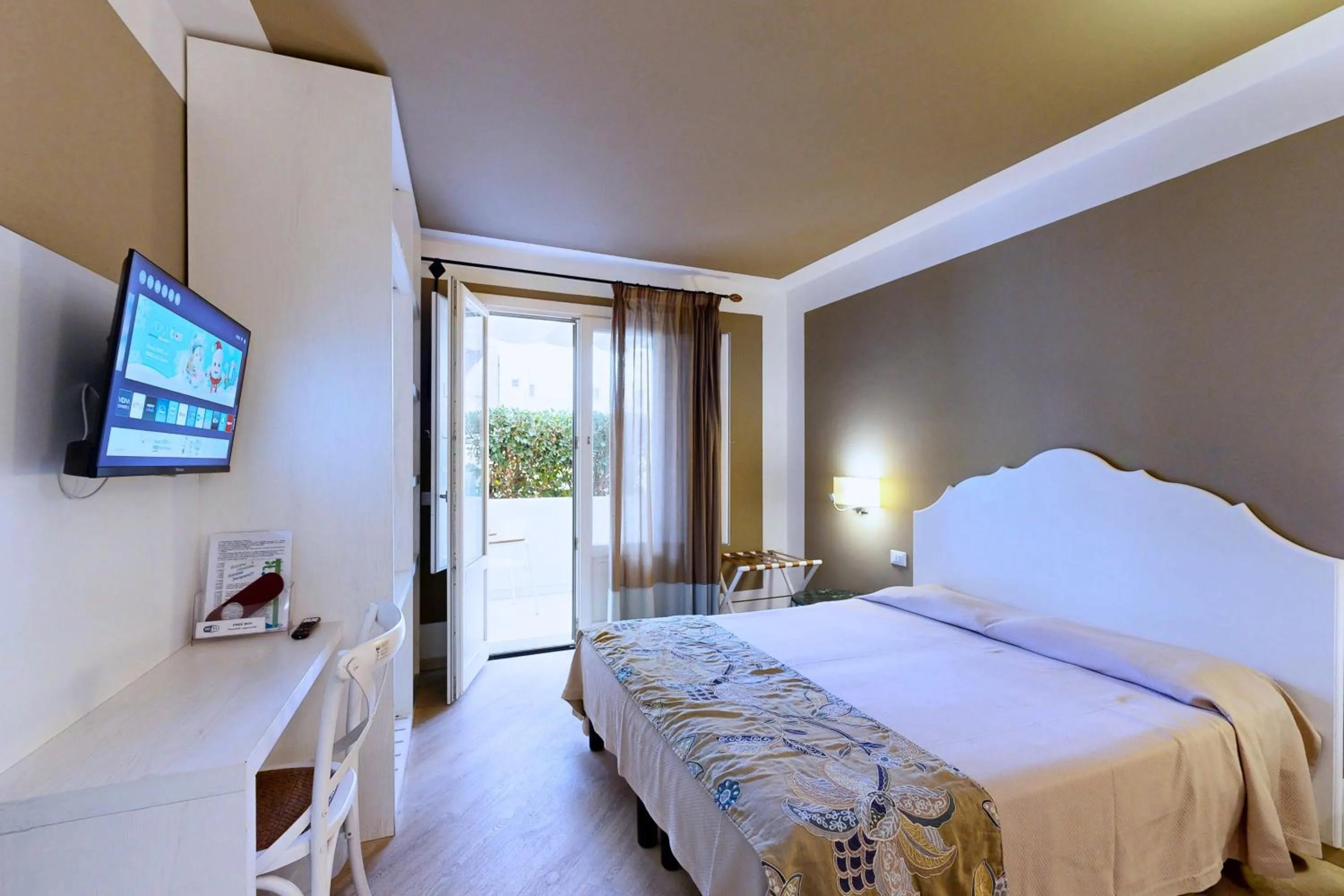 TV and multimedia, Bed in Aegusa Hotel