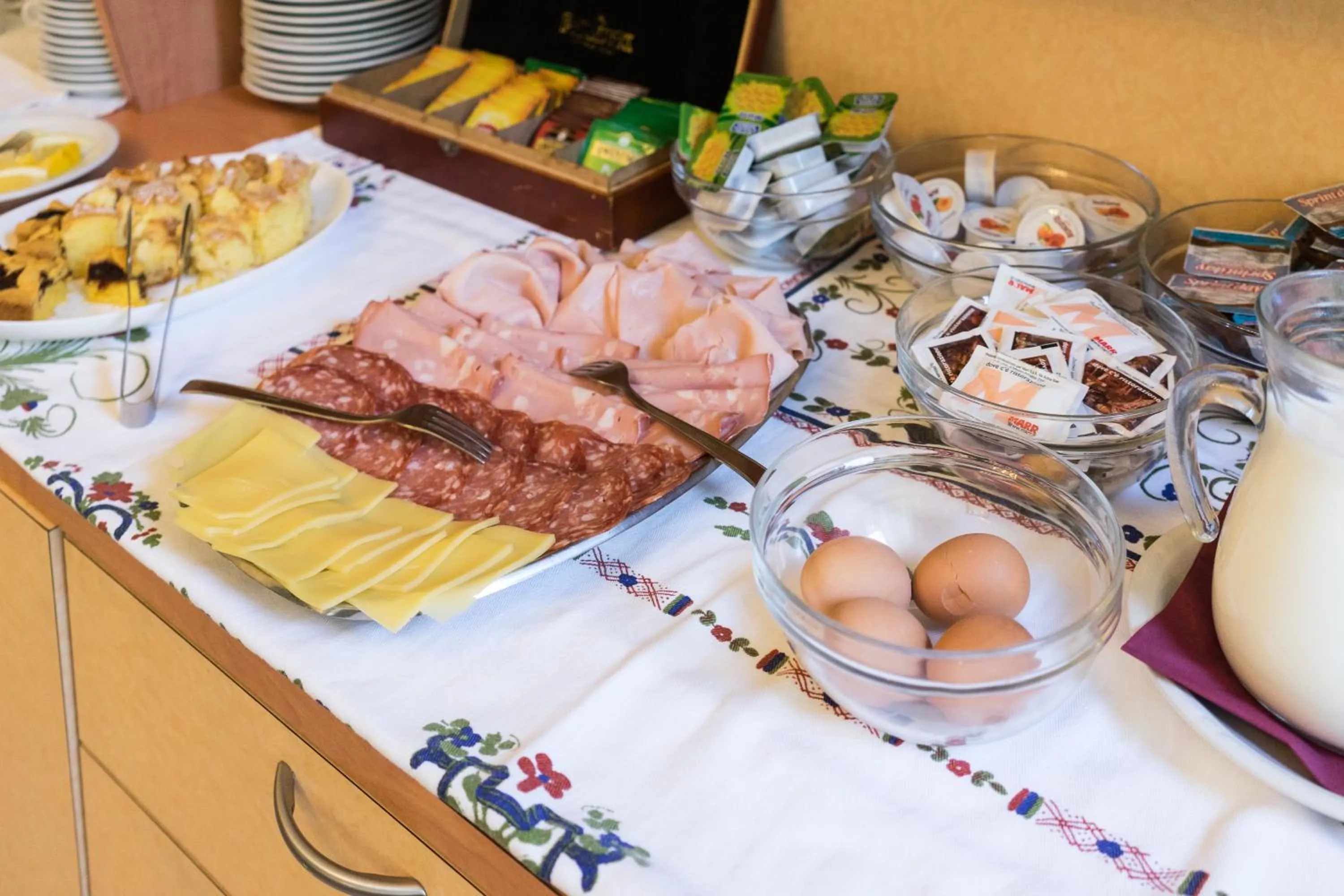 Buffet breakfast in Regina Hotel e Ristorante