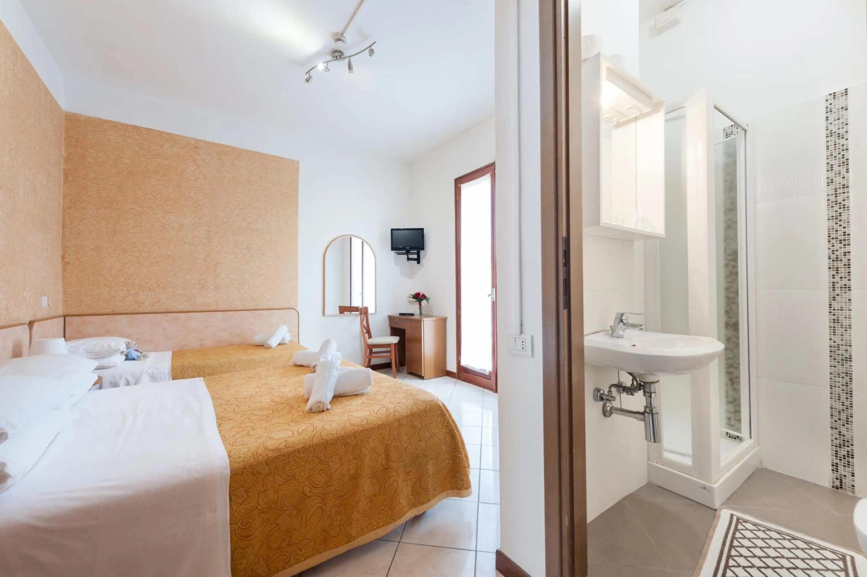 Bedroom, Bed in Regina Hotel e Ristorante