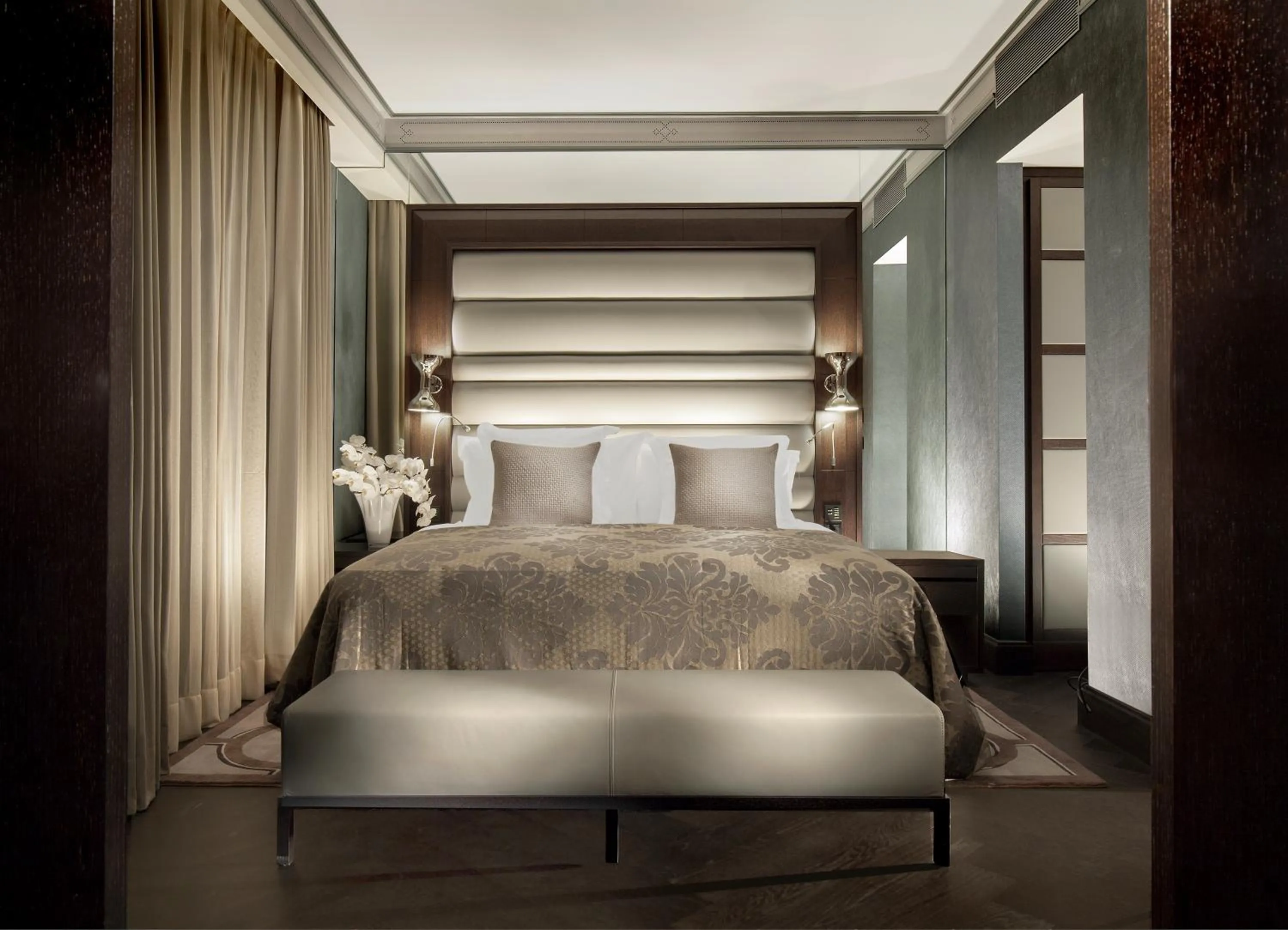 Bed in Royal Savoy Hotel & Spa