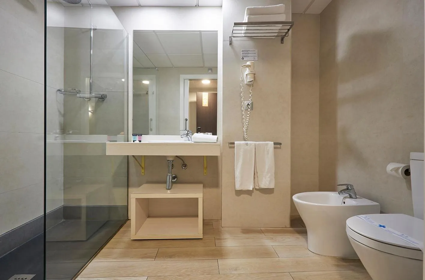 Shower in Hotel Centre Reus