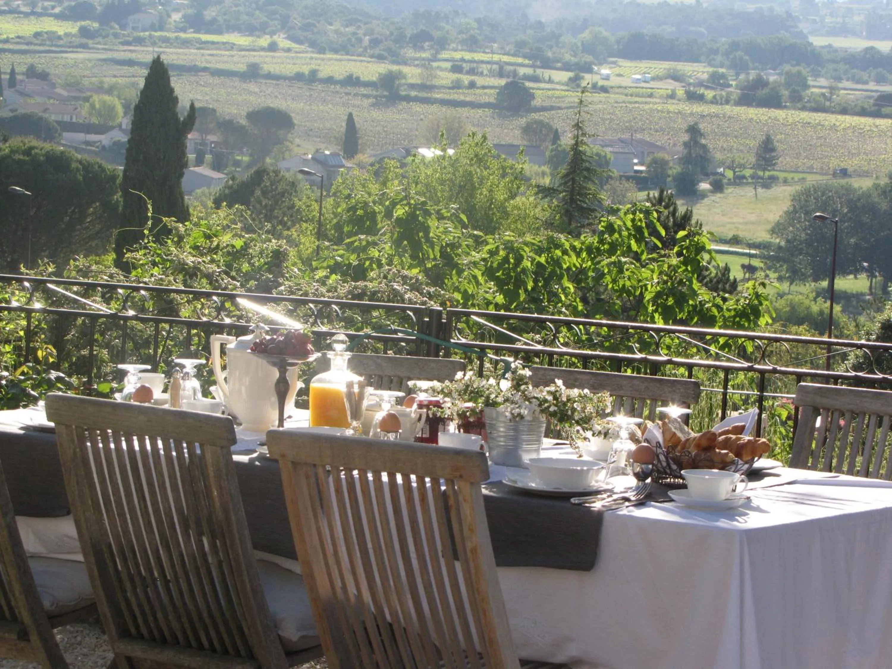 Breakfast in "Le Vent d'Étoile" B&B and Guesthouses