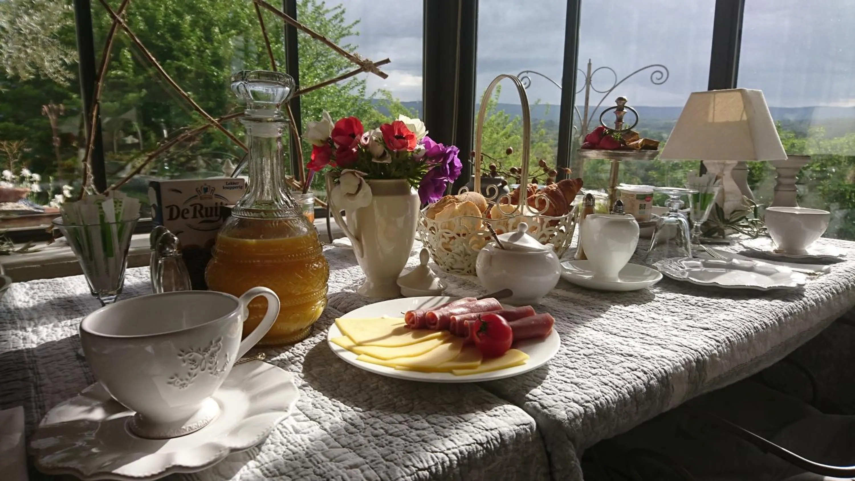 Breakfast in "Le Vent d'Étoile" B&B and Guesthouses
