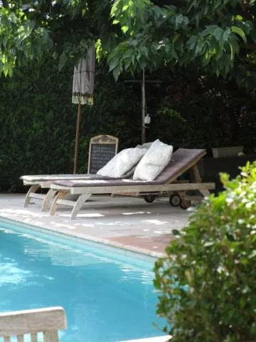 Swimming pool in "Le Vent d'Étoile" B&B and Guesthouses