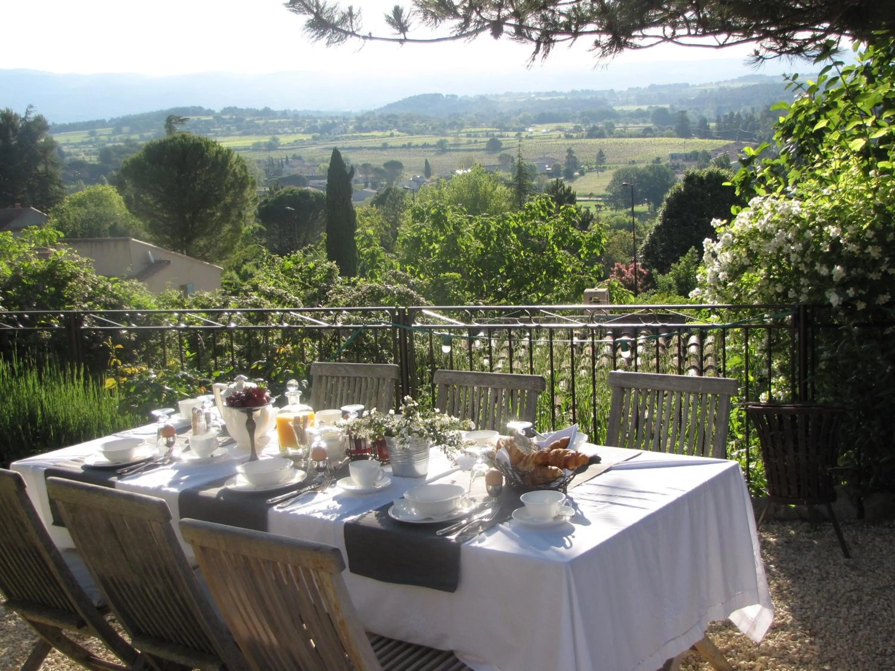 Continental breakfast in "Le Vent d'Étoile" B&B and Guesthouses