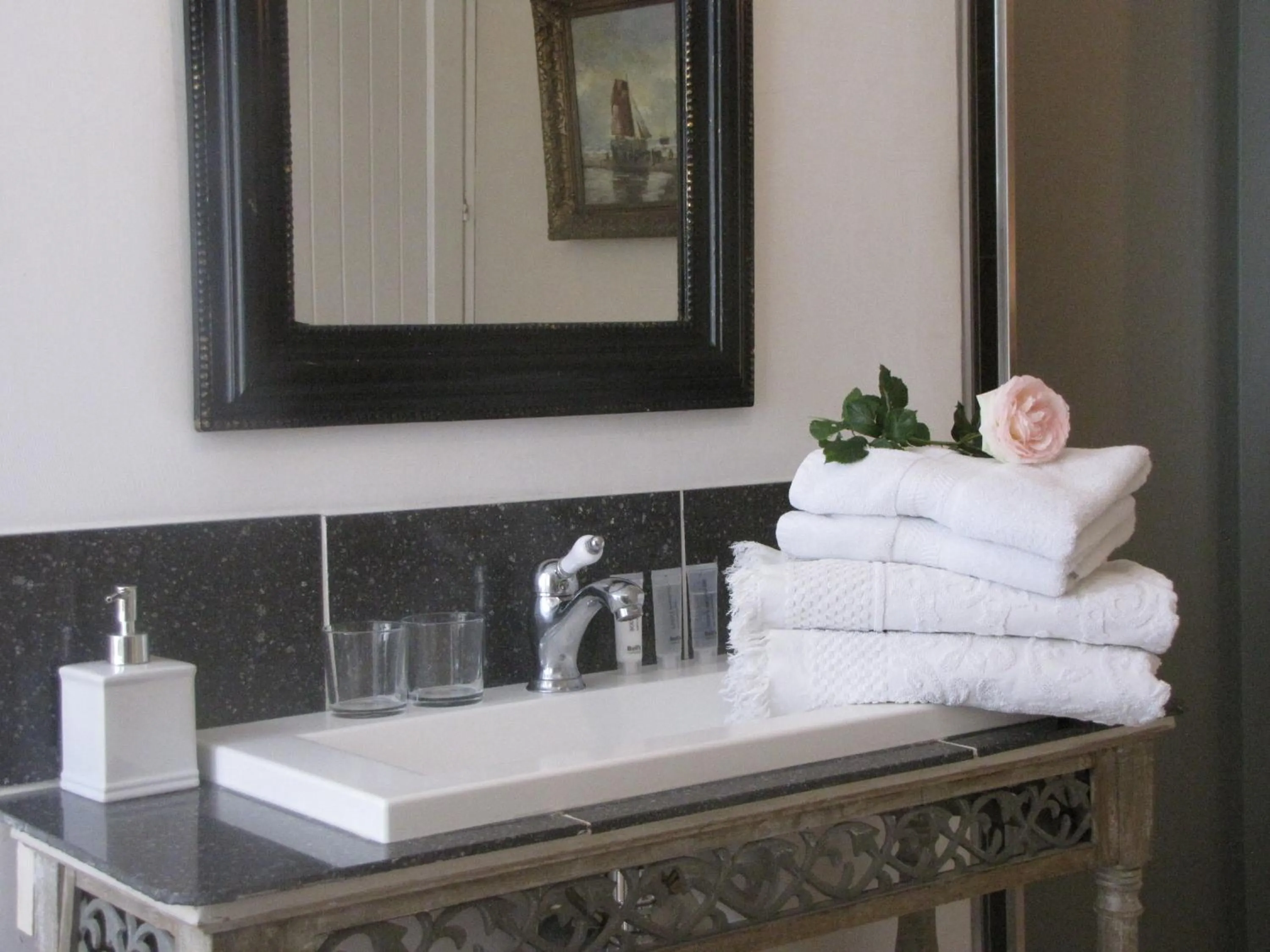 Bathroom in "Le Vent d'Étoile" B&B and Guesthouses