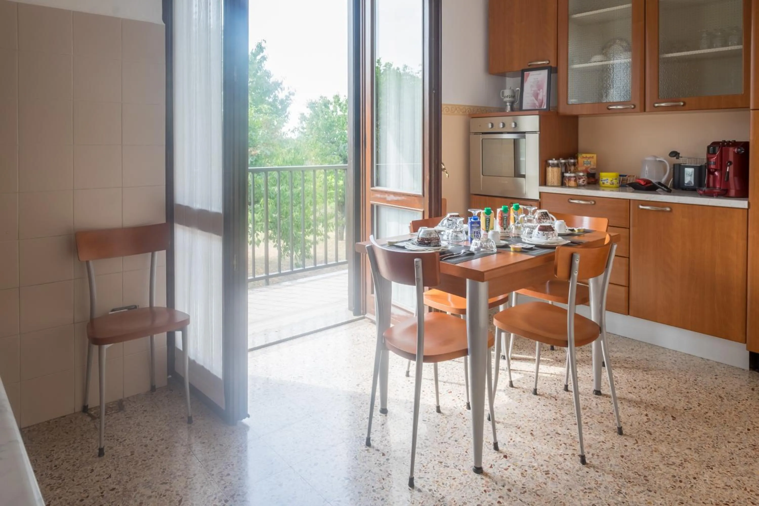 Communal kitchen in B&B Le Camelie