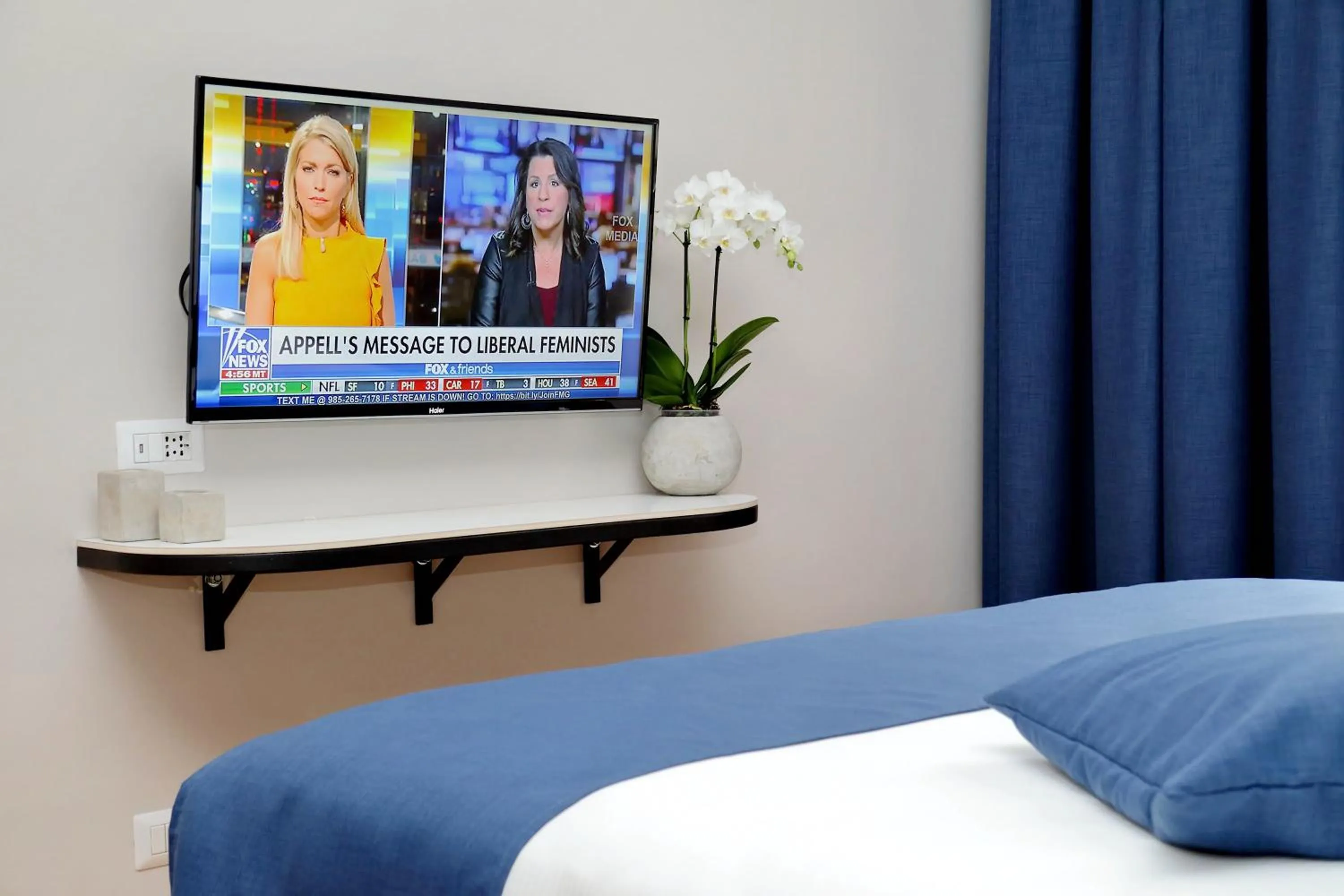 TV and multimedia, Bed in Vico Rooms and Terrace