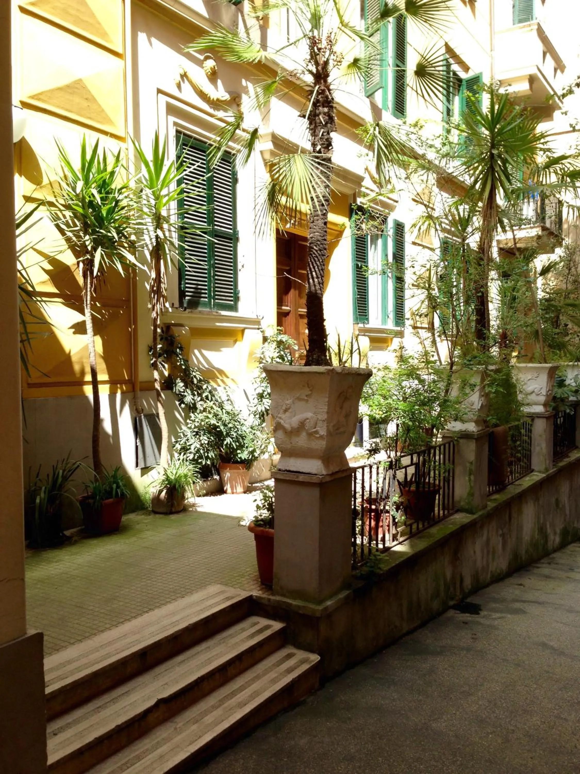Facade/entrance in Vico Rooms and Terrace