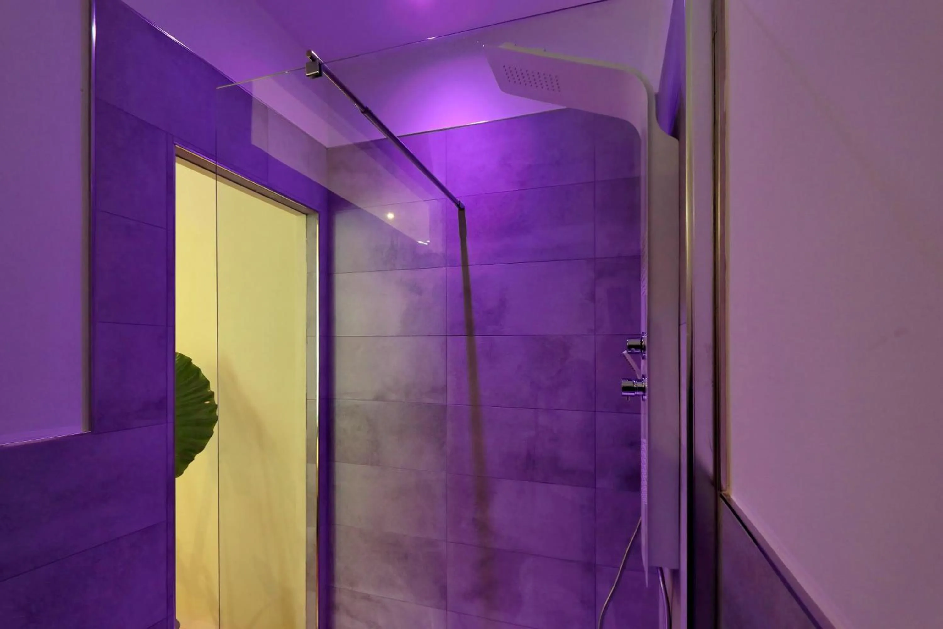 Shower in Vico Rooms and Terrace