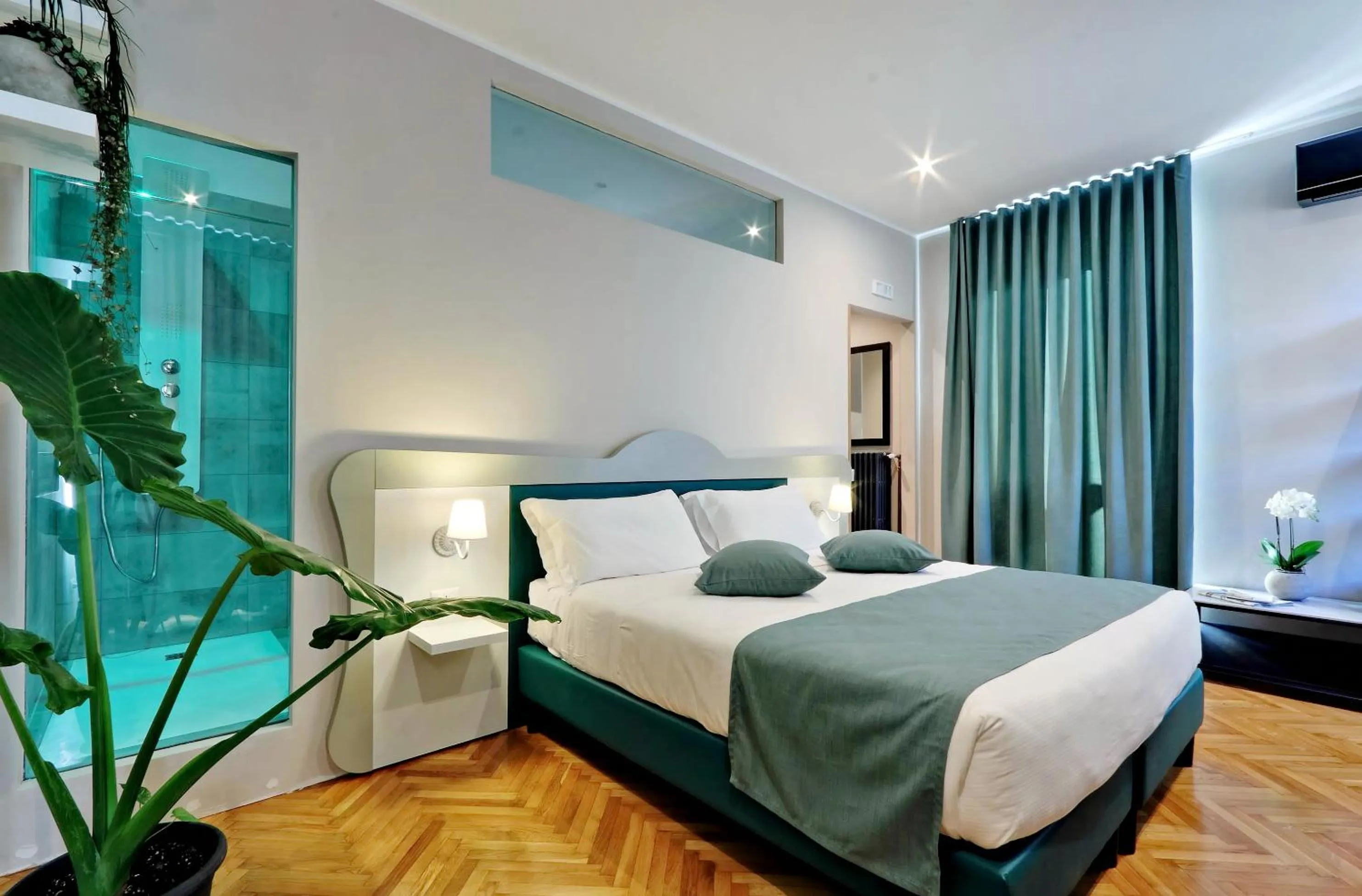 Shower, Bed in Vico Rooms and Terrace