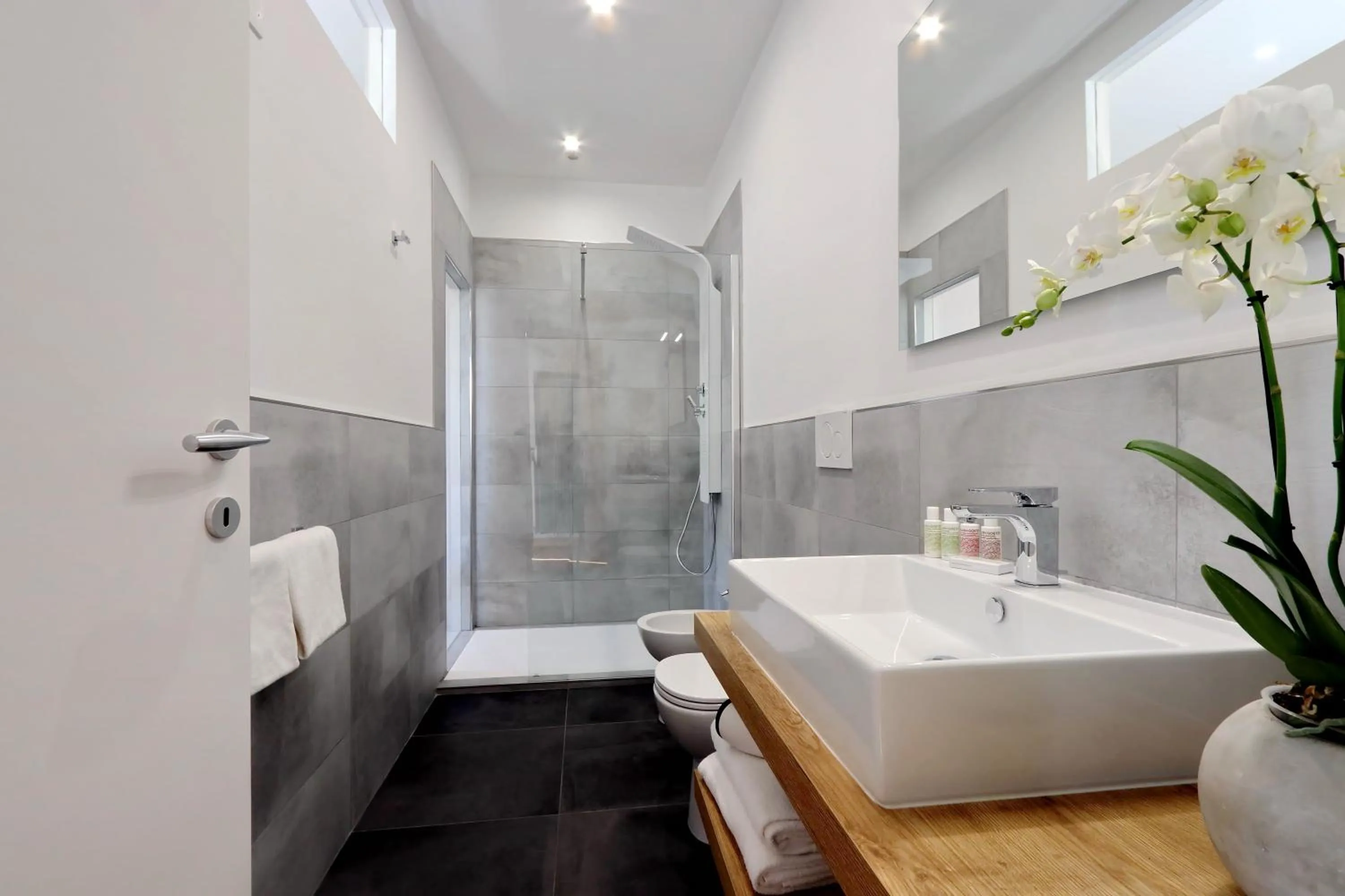 Shower in Vico Rooms and Terrace