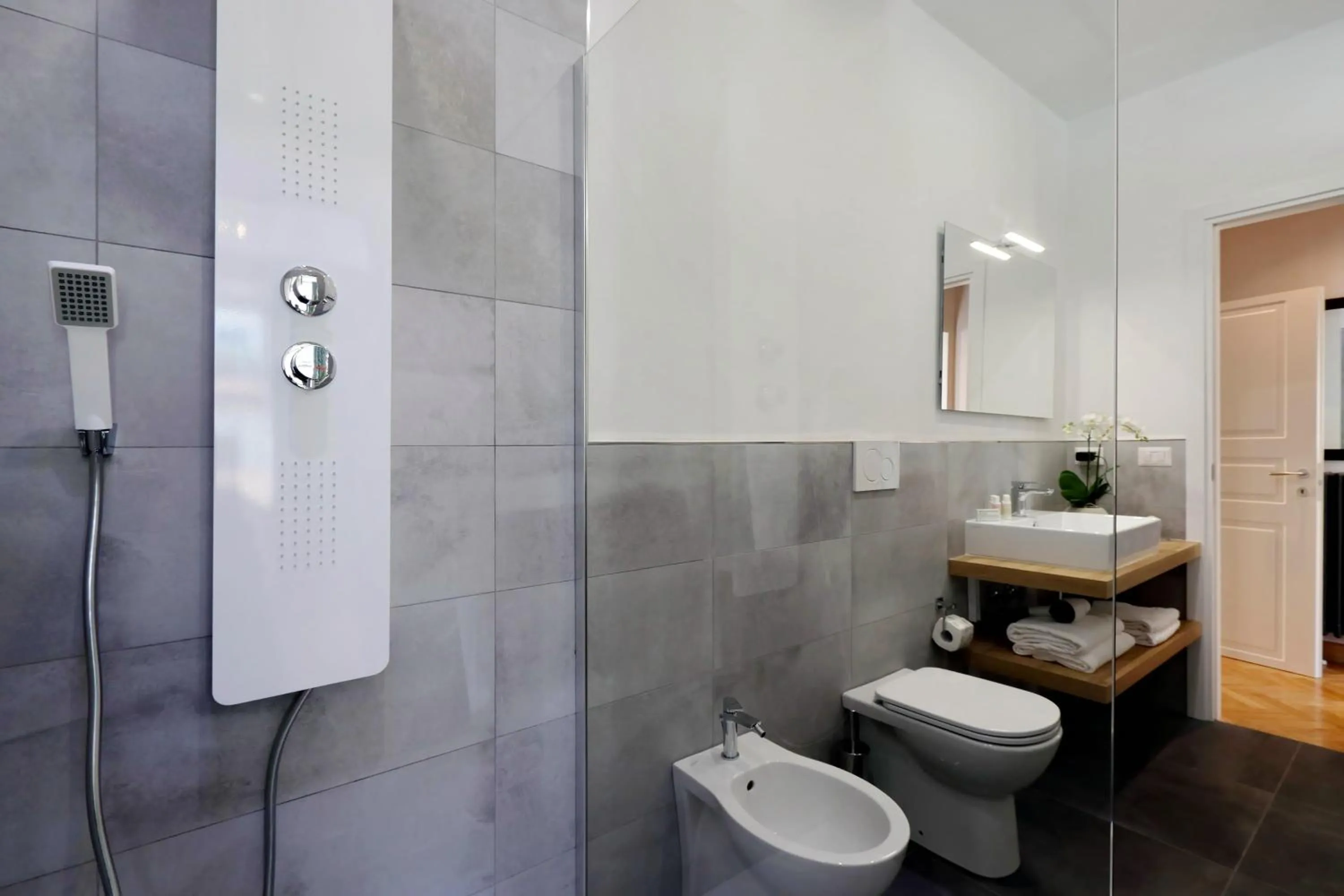 Shower in Vico Rooms and Terrace