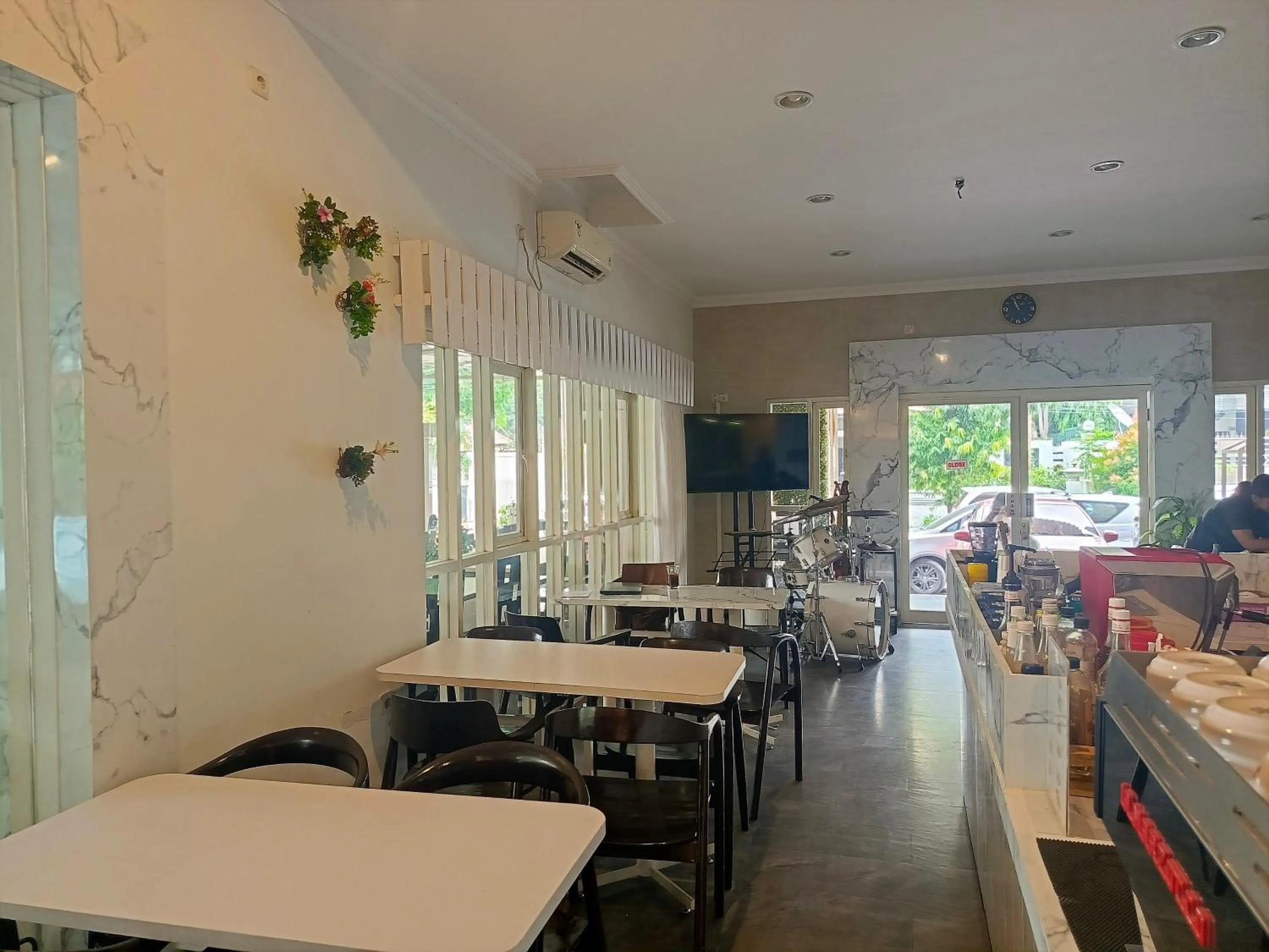 Seating area in Kyrie Hotel