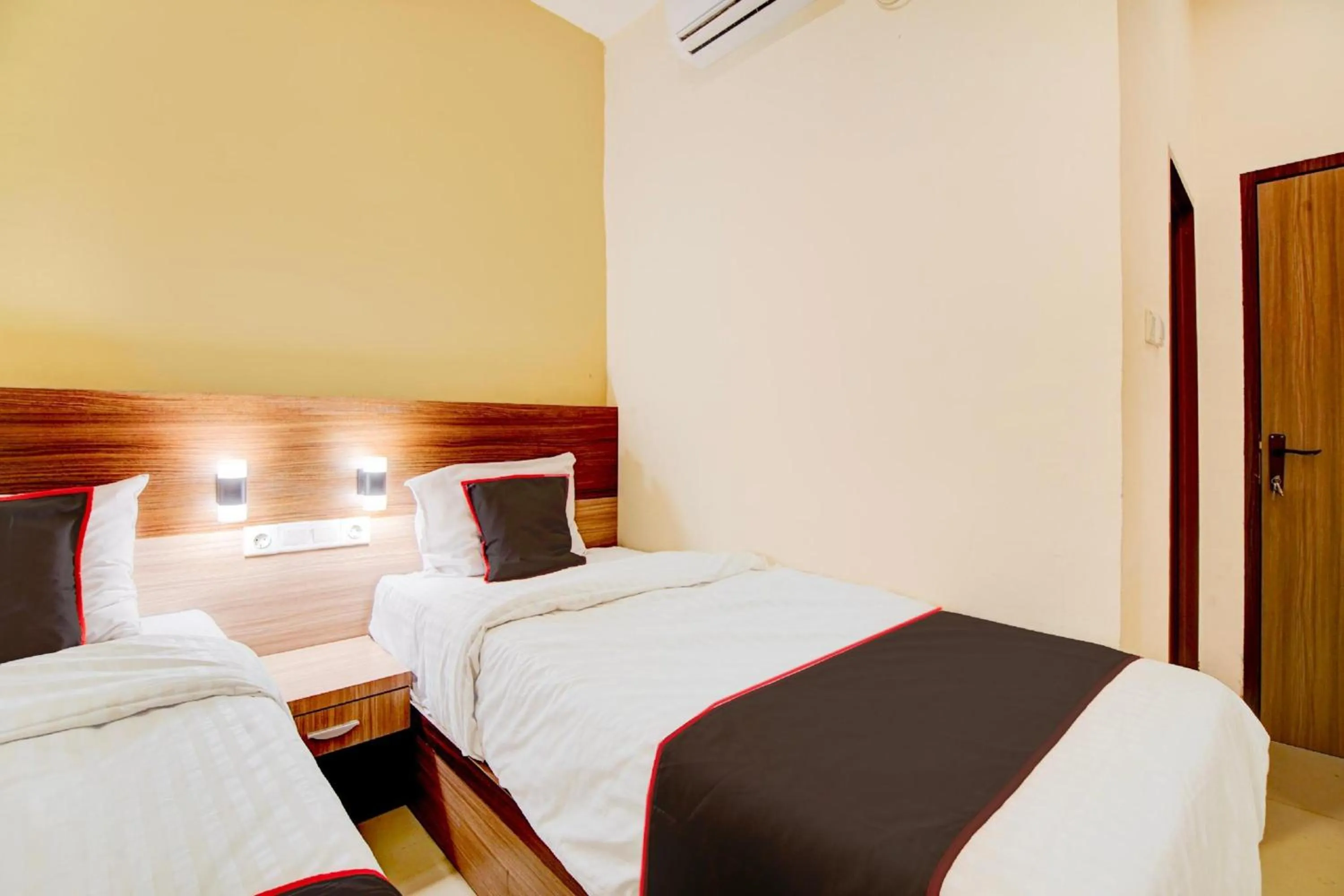 Bedroom, Bed in Capital O Pusat Kota Pekanbaru Near Mall Living World Formerly Radja Homestay