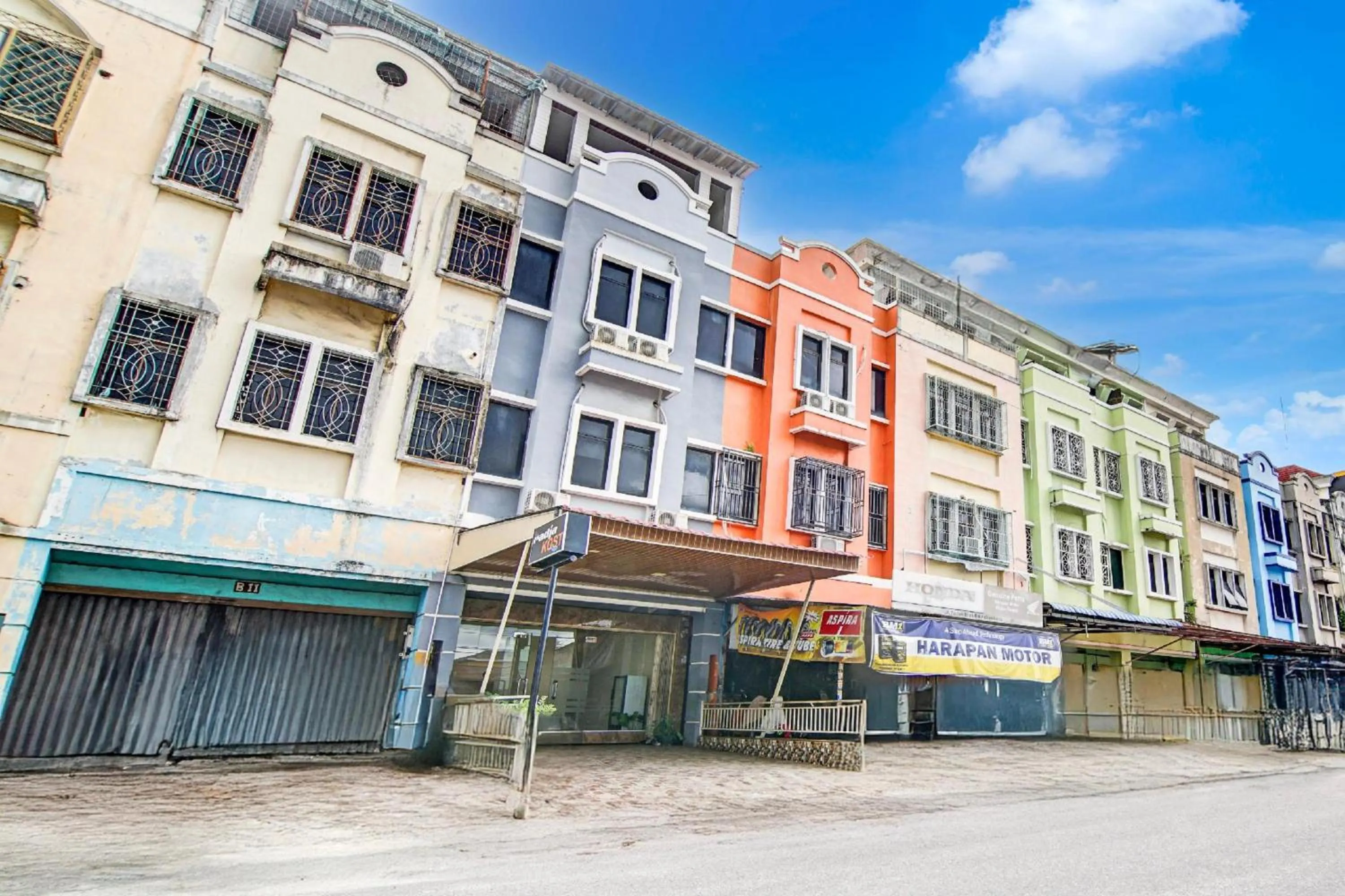 Neighbourhood in Capital O Pusat Kota Pekanbaru Near Mall Living World Formerly Radja Homestay