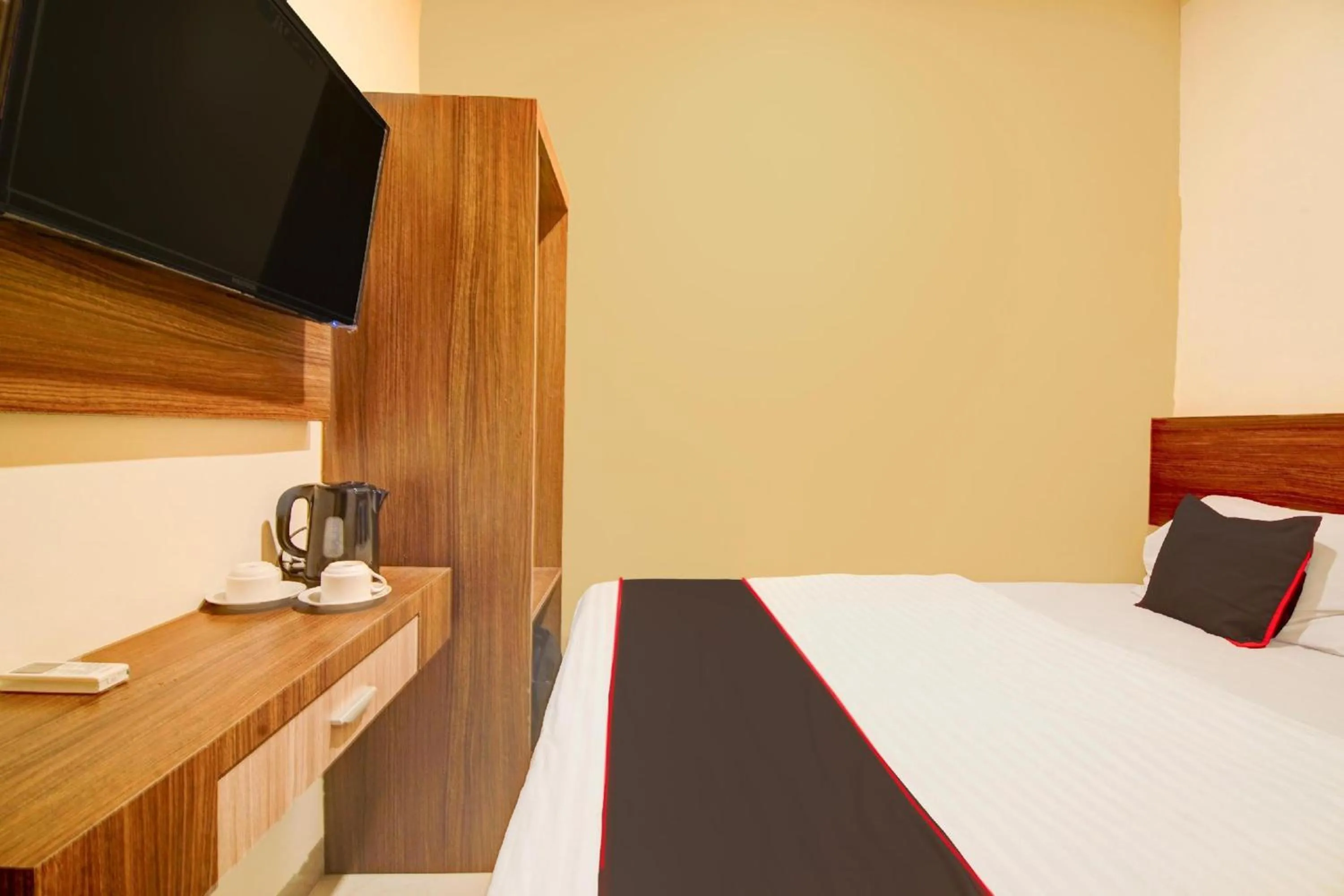 View (from property/room), Bed in Capital O Pusat Kota Pekanbaru Near Mall Living World Formerly Radja Homestay