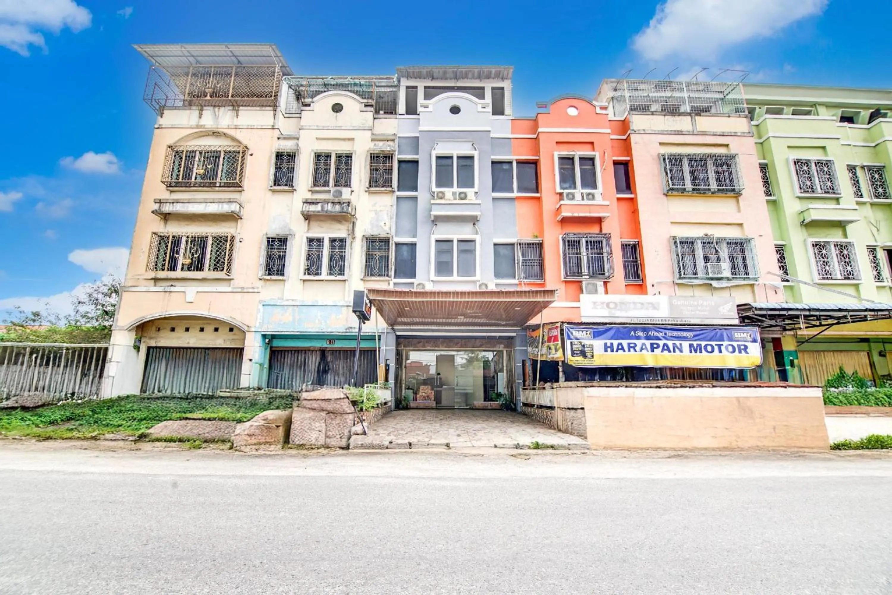 Neighbourhood in Capital O Pusat Kota Pekanbaru Near Mall Living World Formerly Radja Homestay