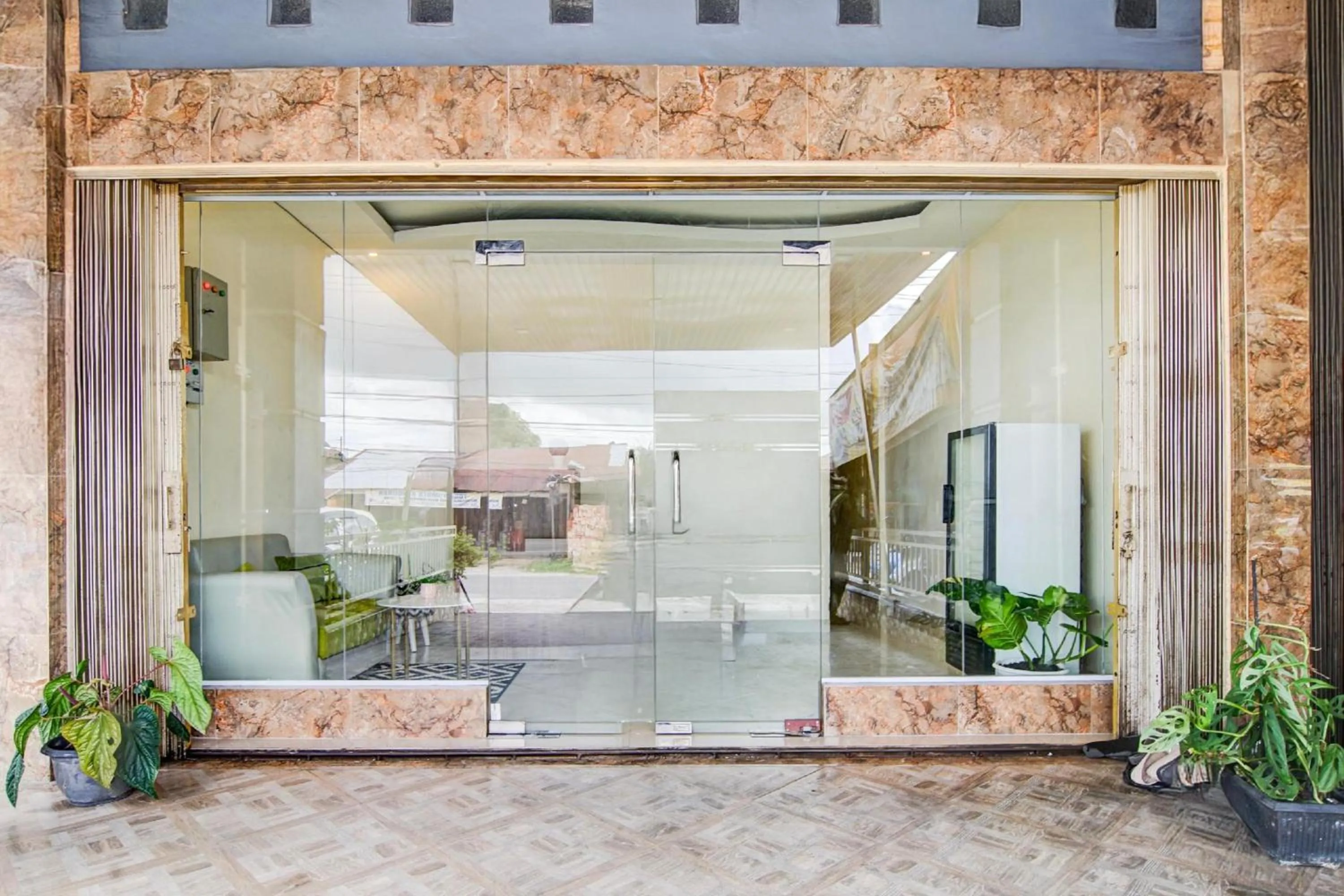 Facade/entrance in Capital O Pusat Kota Pekanbaru Near Mall Living World Formerly Radja Homestay