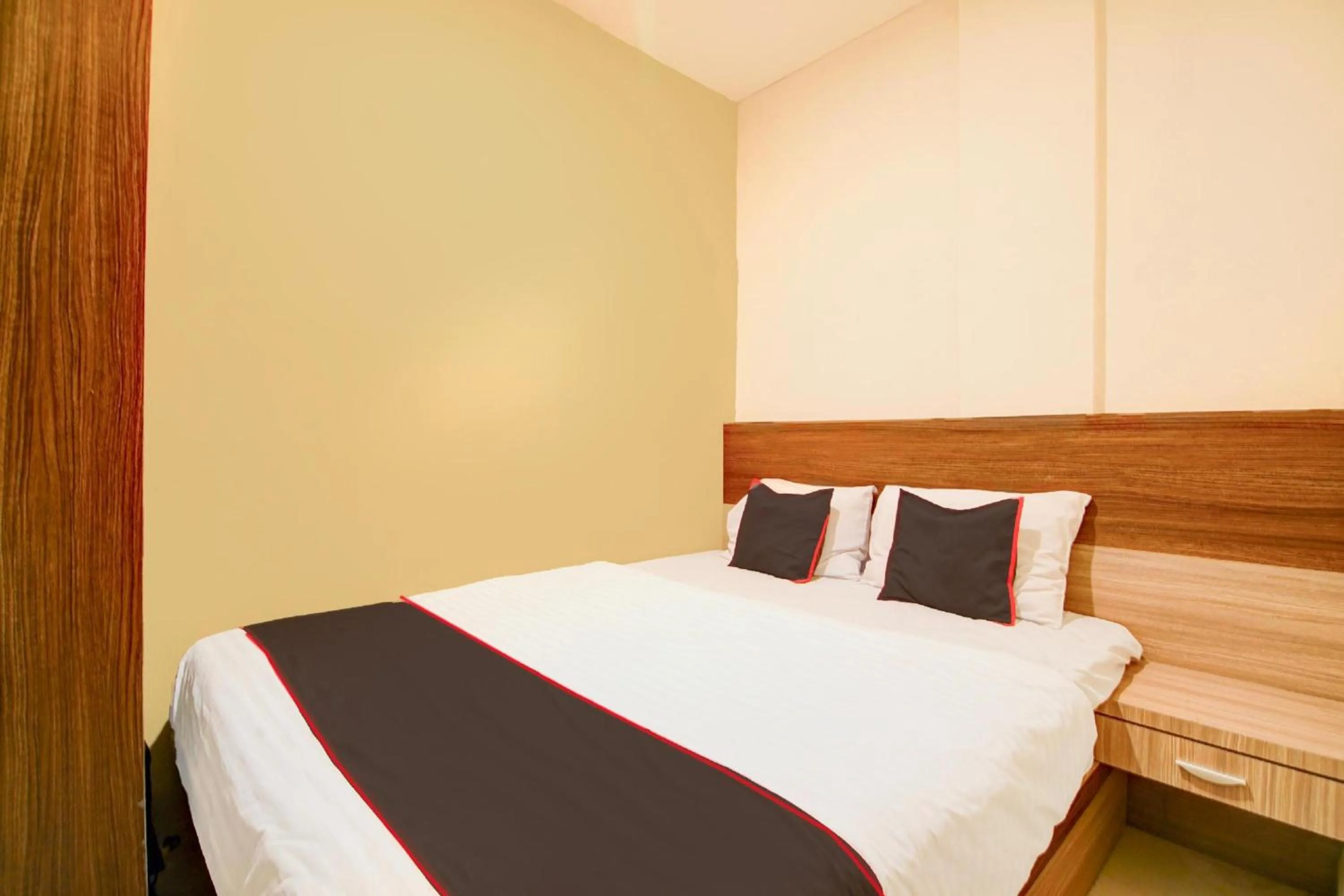 Photo of the whole room, Bed in Capital O Pusat Kota Pekanbaru Near Mall Living World Formerly Radja Homestay