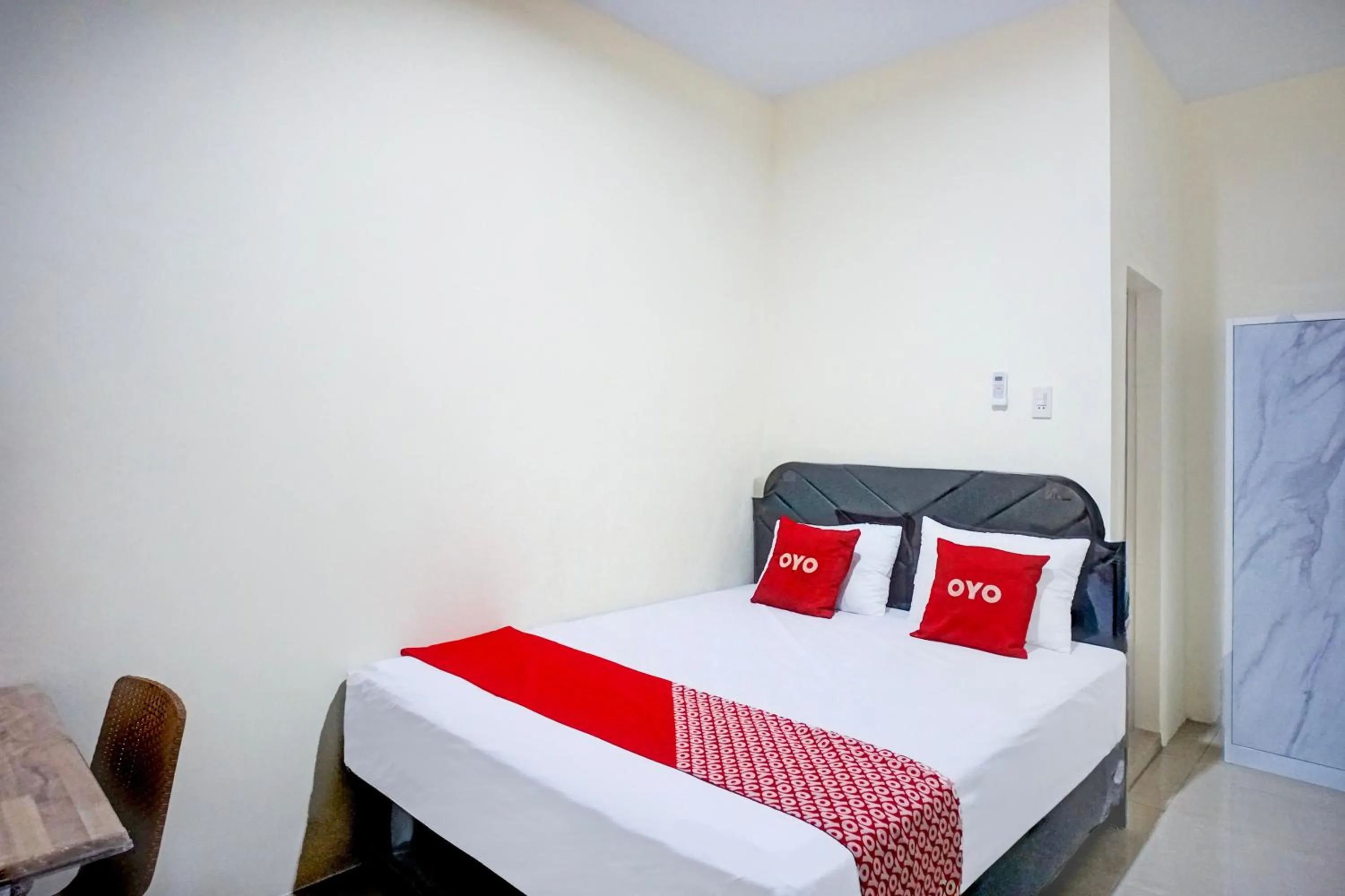 Bed in Hotel O Medan City Center Near Rumah Sakit Bunda Thamrin Formerly Mora Residence
