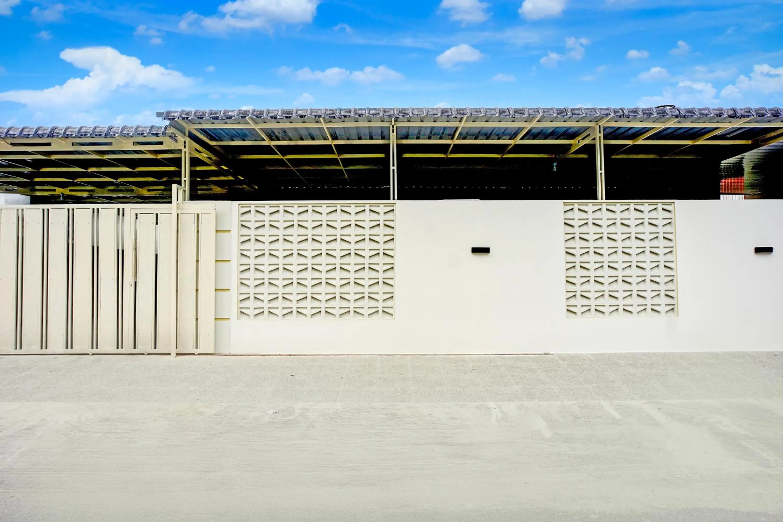 Facade/entrance in Hotel O Medan City Center Near Rumah Sakit Bunda Thamrin Formerly Mora Residence