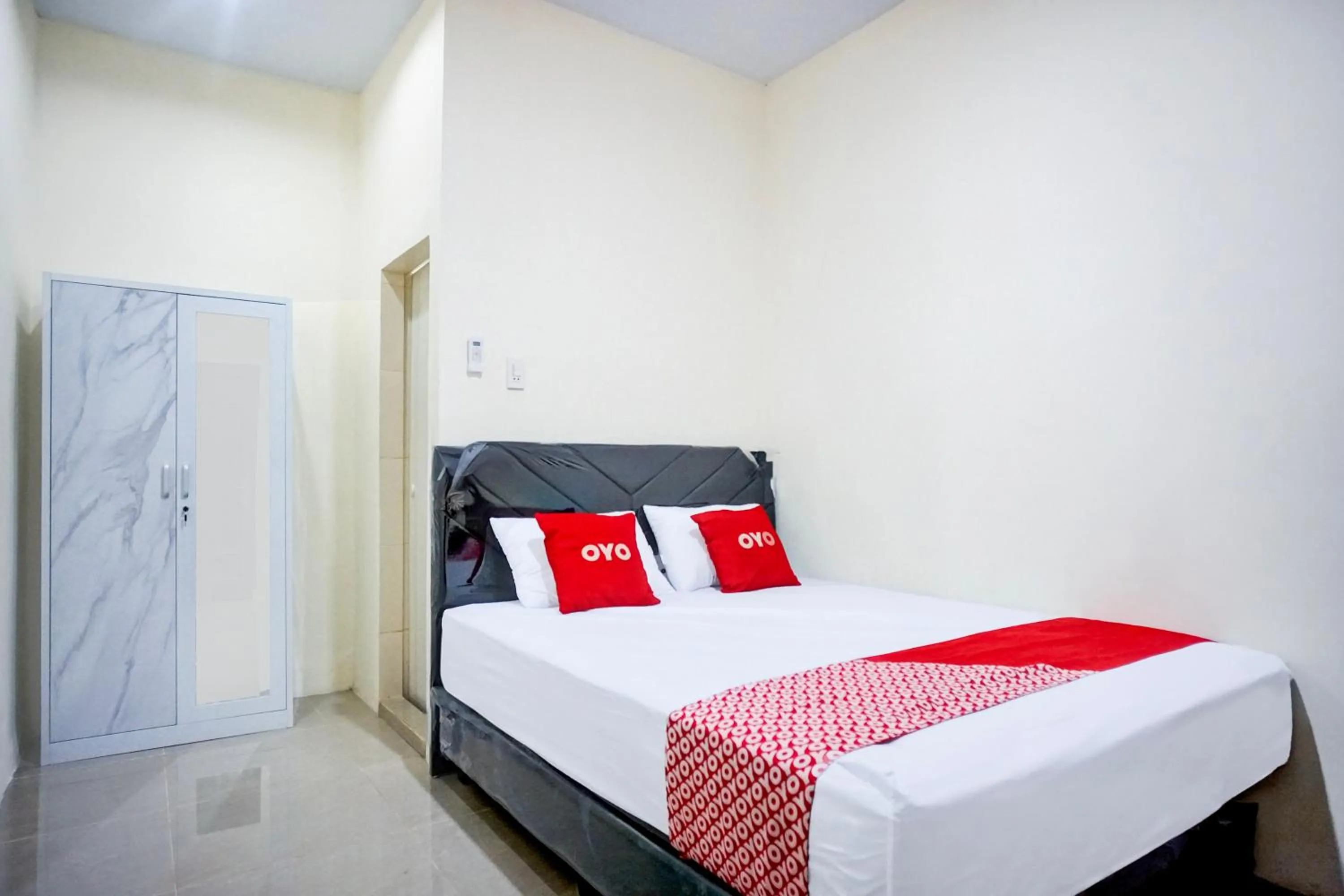 Bed in Hotel O Medan City Center Near Rumah Sakit Bunda Thamrin Formerly Mora Residence