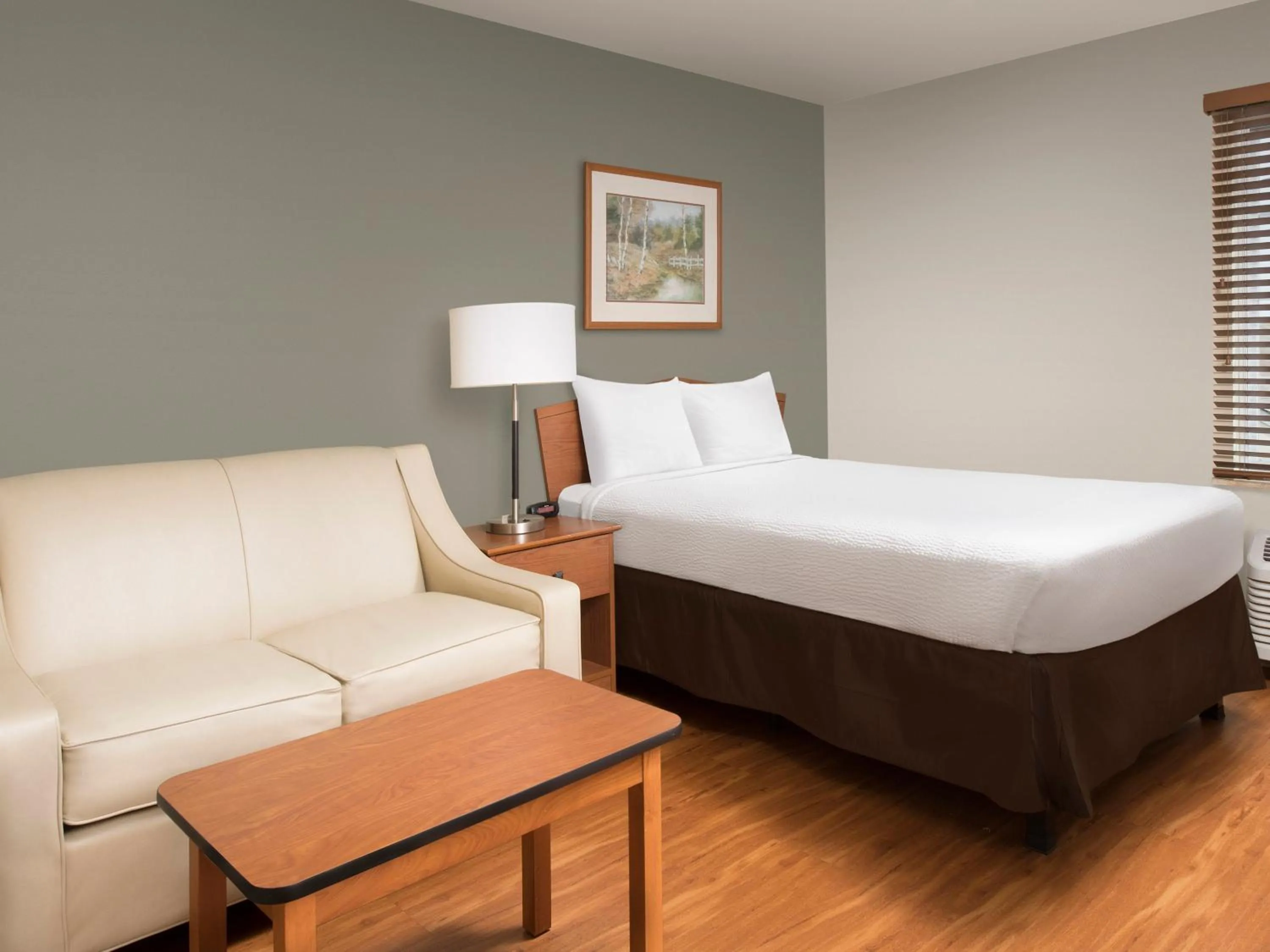 Bed in Extended Stay America Select Suites - Wichita - Airport