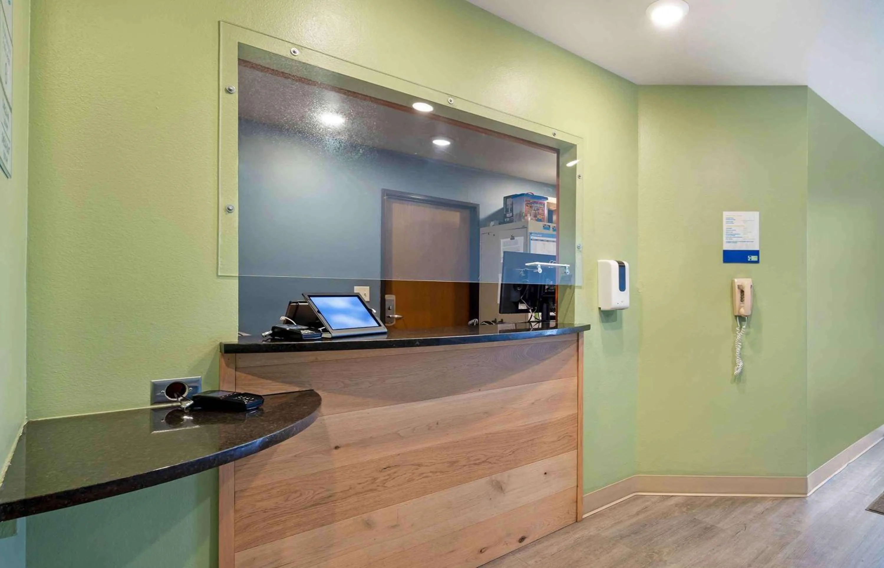 Lobby or reception in Extended Stay America Select Suites - Wichita - Airport