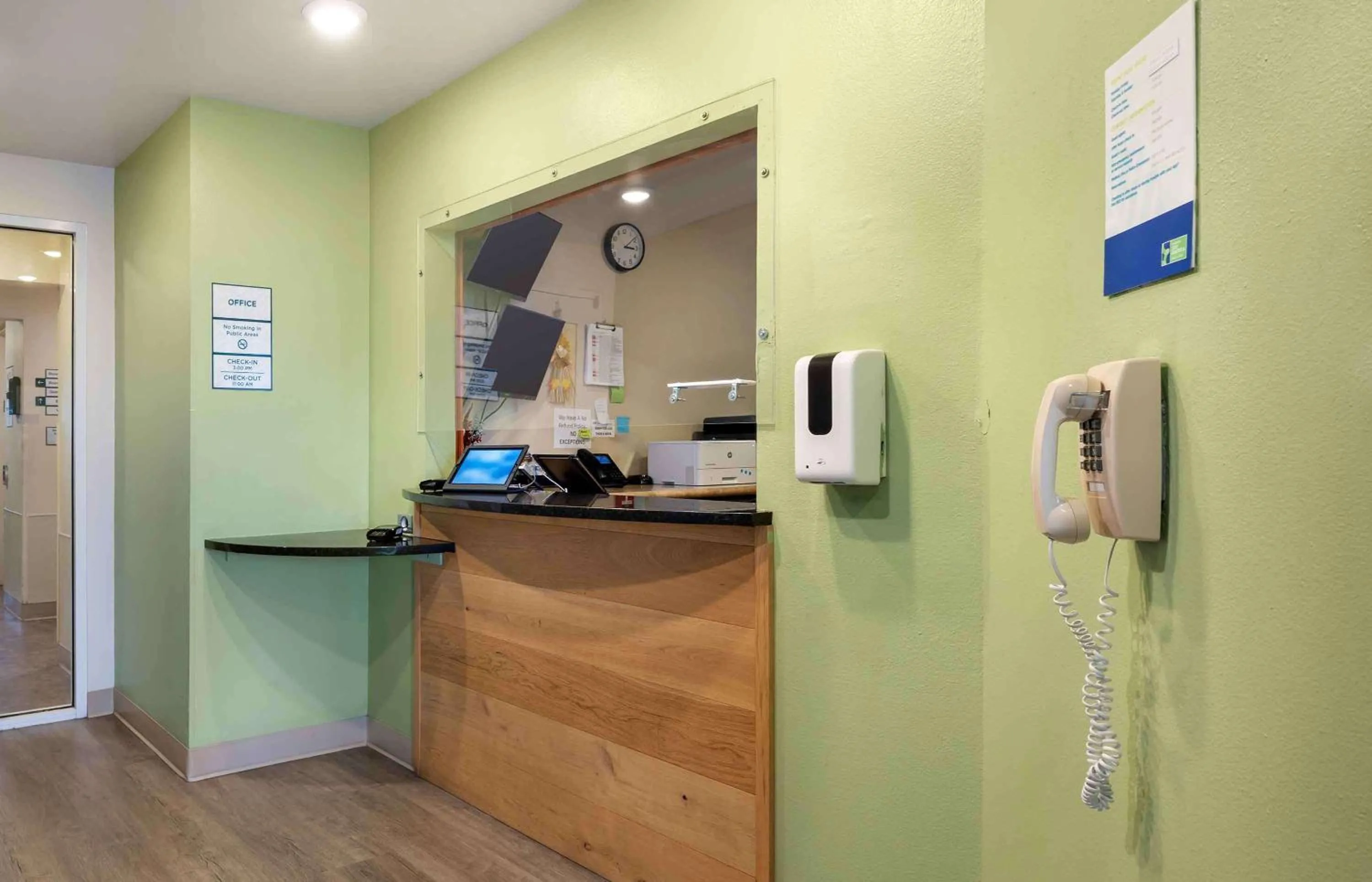 Lobby or reception in Extended Stay America Select Suites - Wichita - Airport