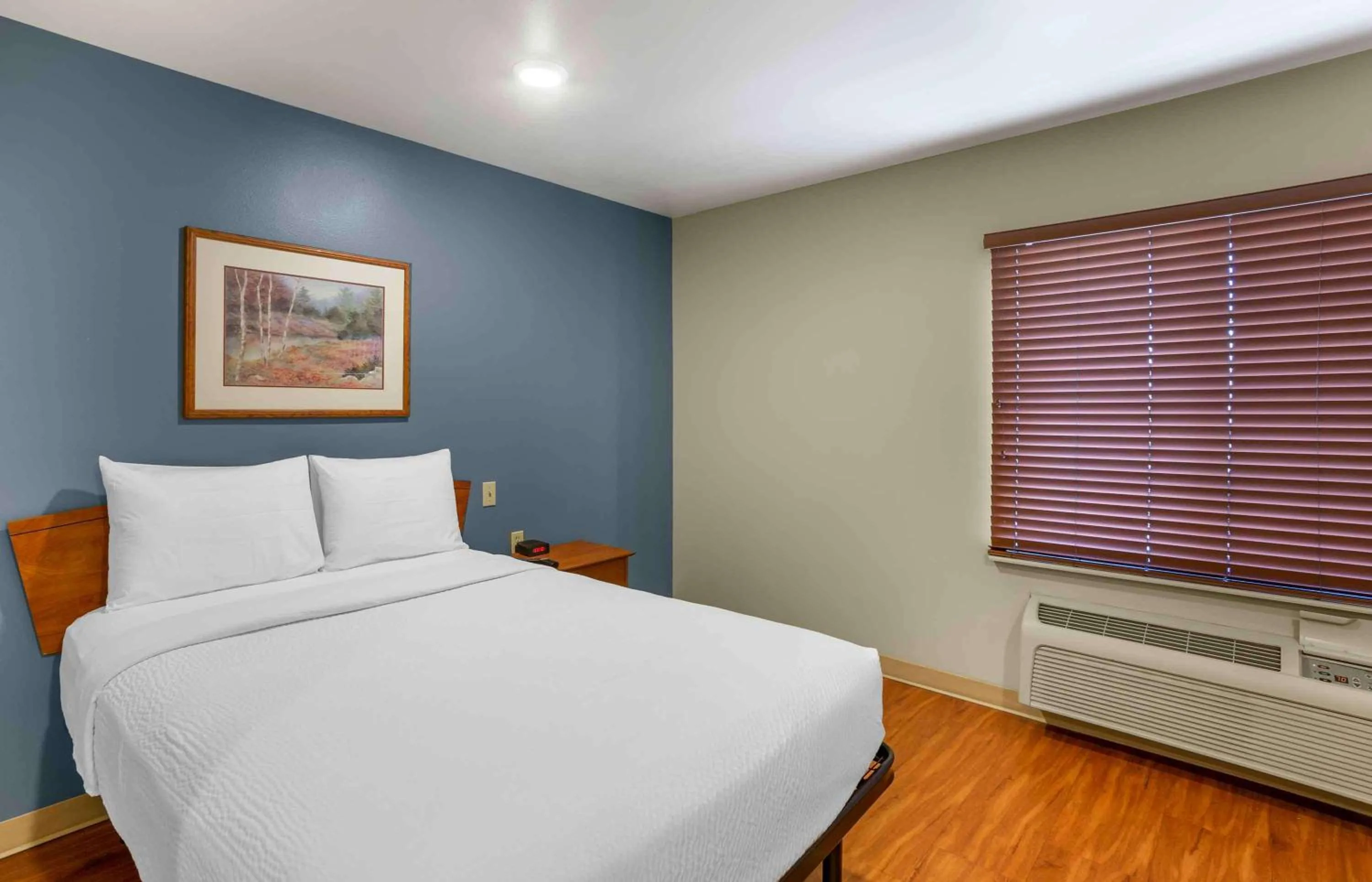 Bedroom, Bed in Extended Stay America Select Suites - Provo - American Fork