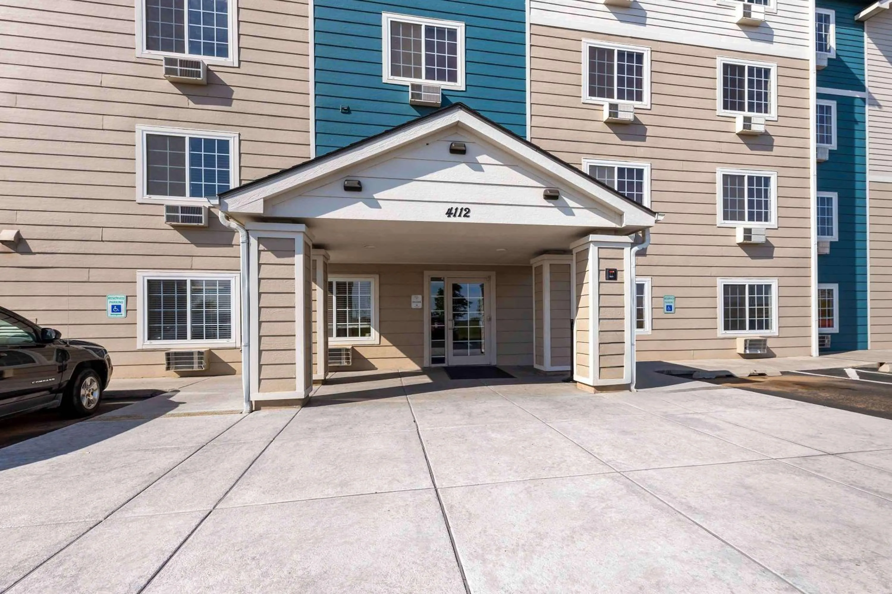 Property building in Extended Stay America Select Suites - Oklahoma City - Southeast