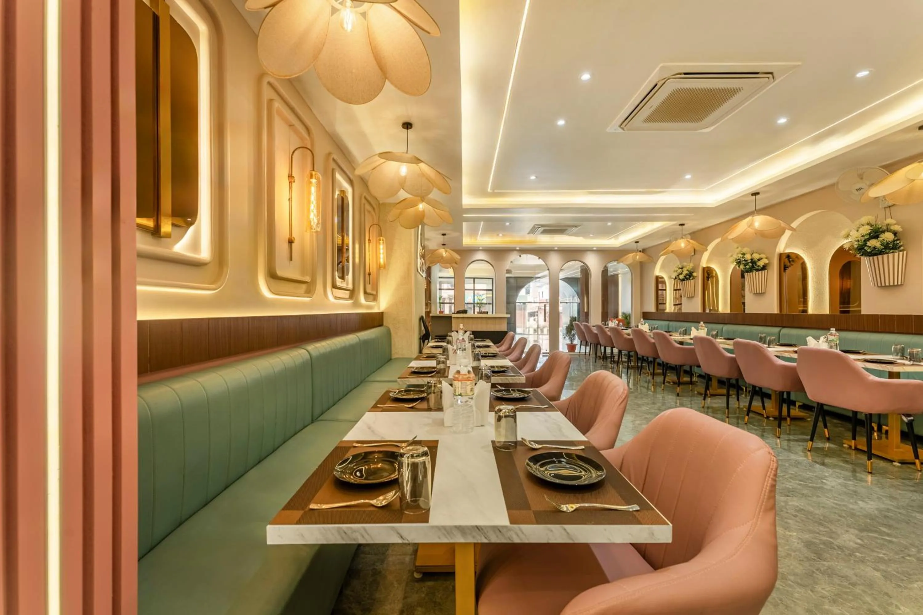 Restaurant/places to eat in Treebo Divine Stay Prayagraj