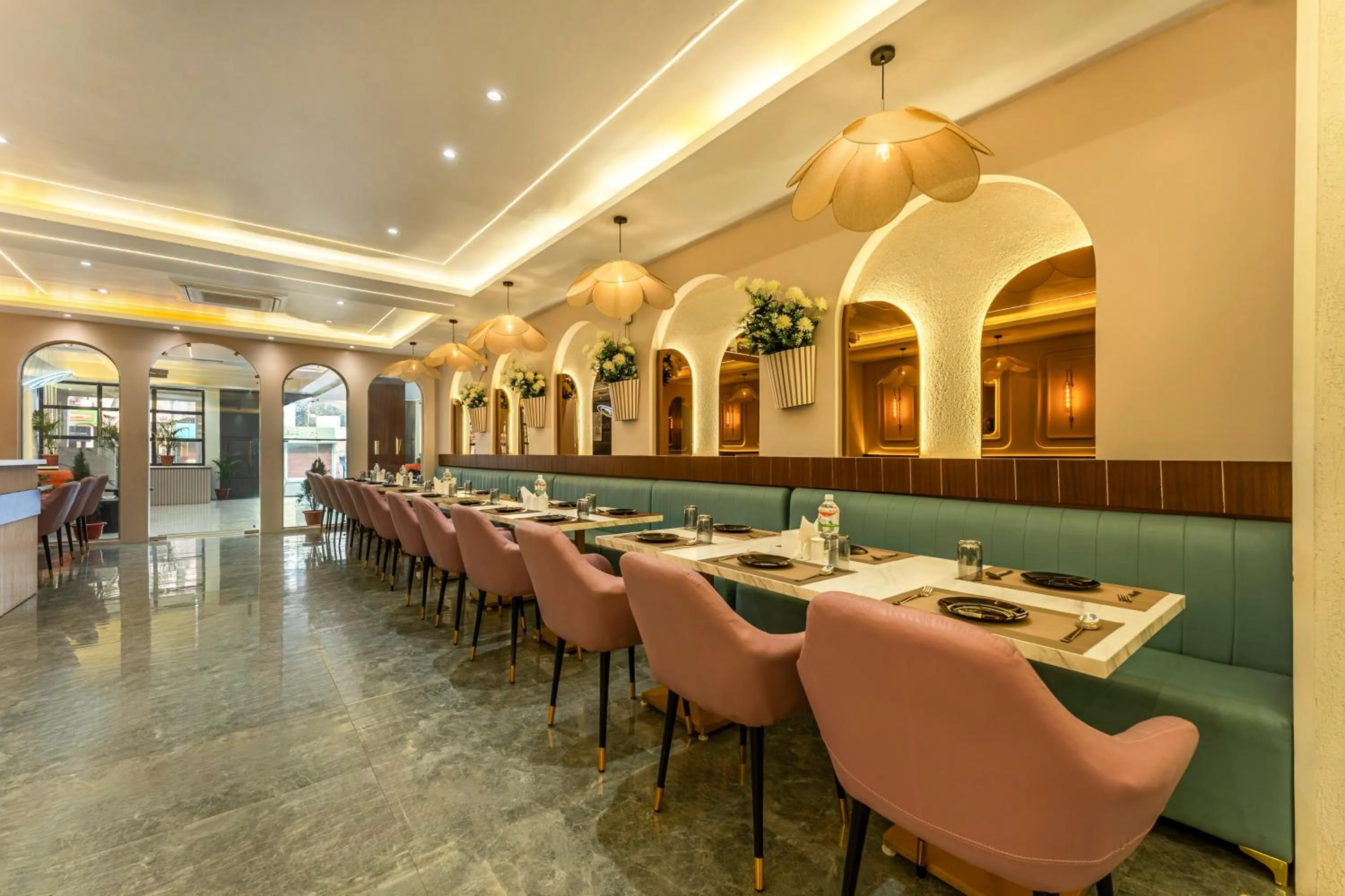 Restaurant/places to eat in Treebo Divine Stay Prayagraj